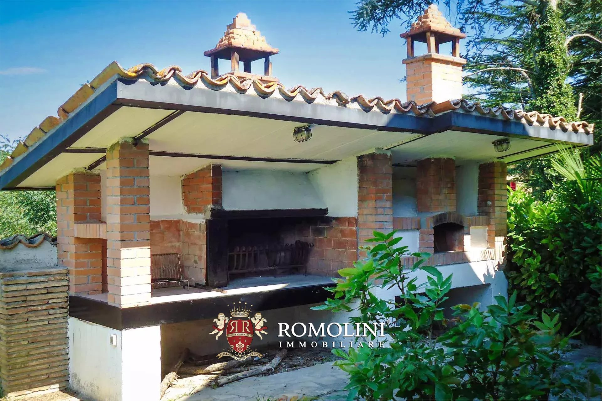 6 Bedroom Villa/Townhouse's Image 24