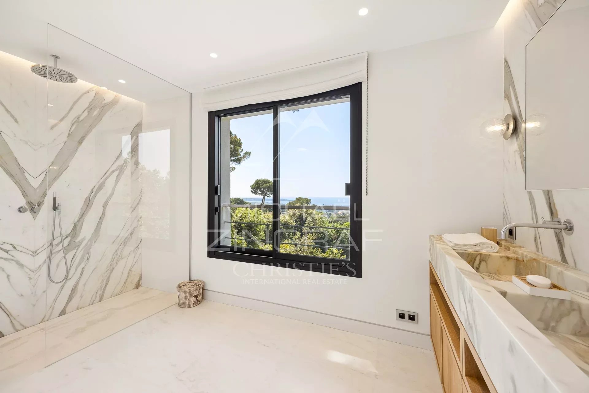 4 Bedroom Villa/Townhouse's Image 6