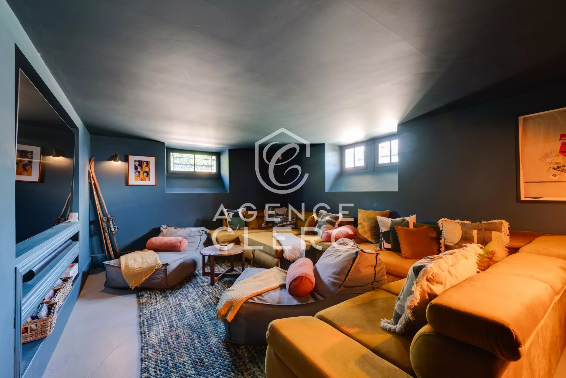 10 Bedroom Villa/Townhouse's Image 20