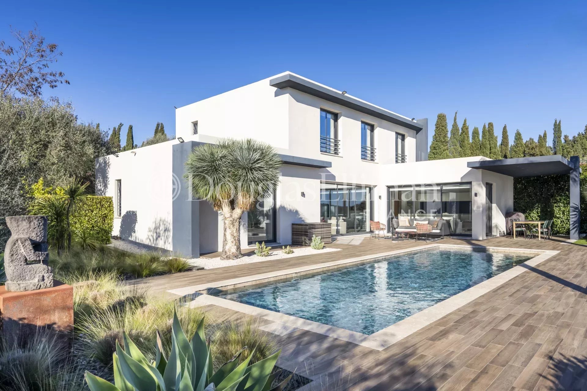 Valbonne – Villa contemporaine avec piscine, salle de sport et à pied du village - Image nᵒ2