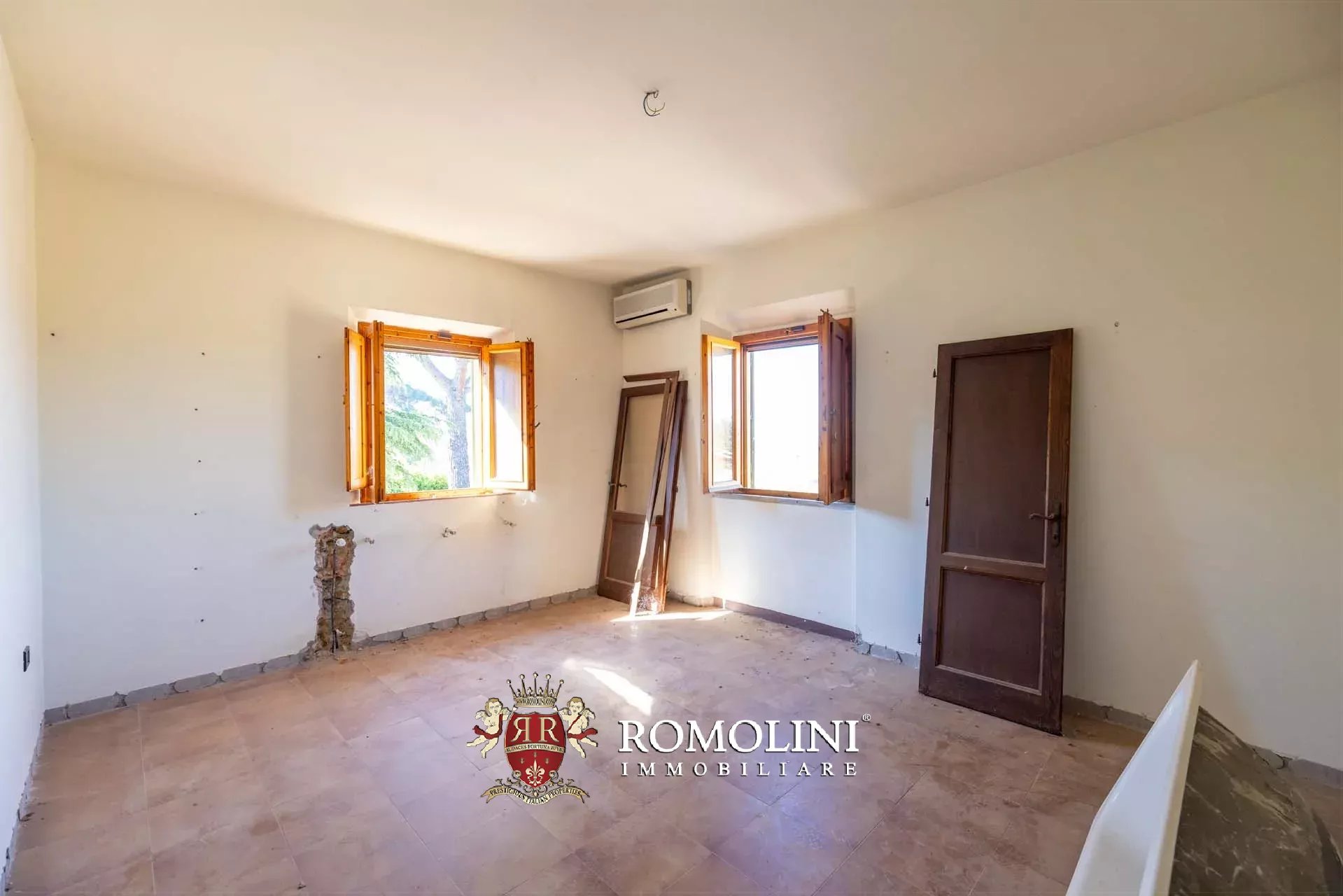 8 Bedroom Villa/Townhouse's Image 37