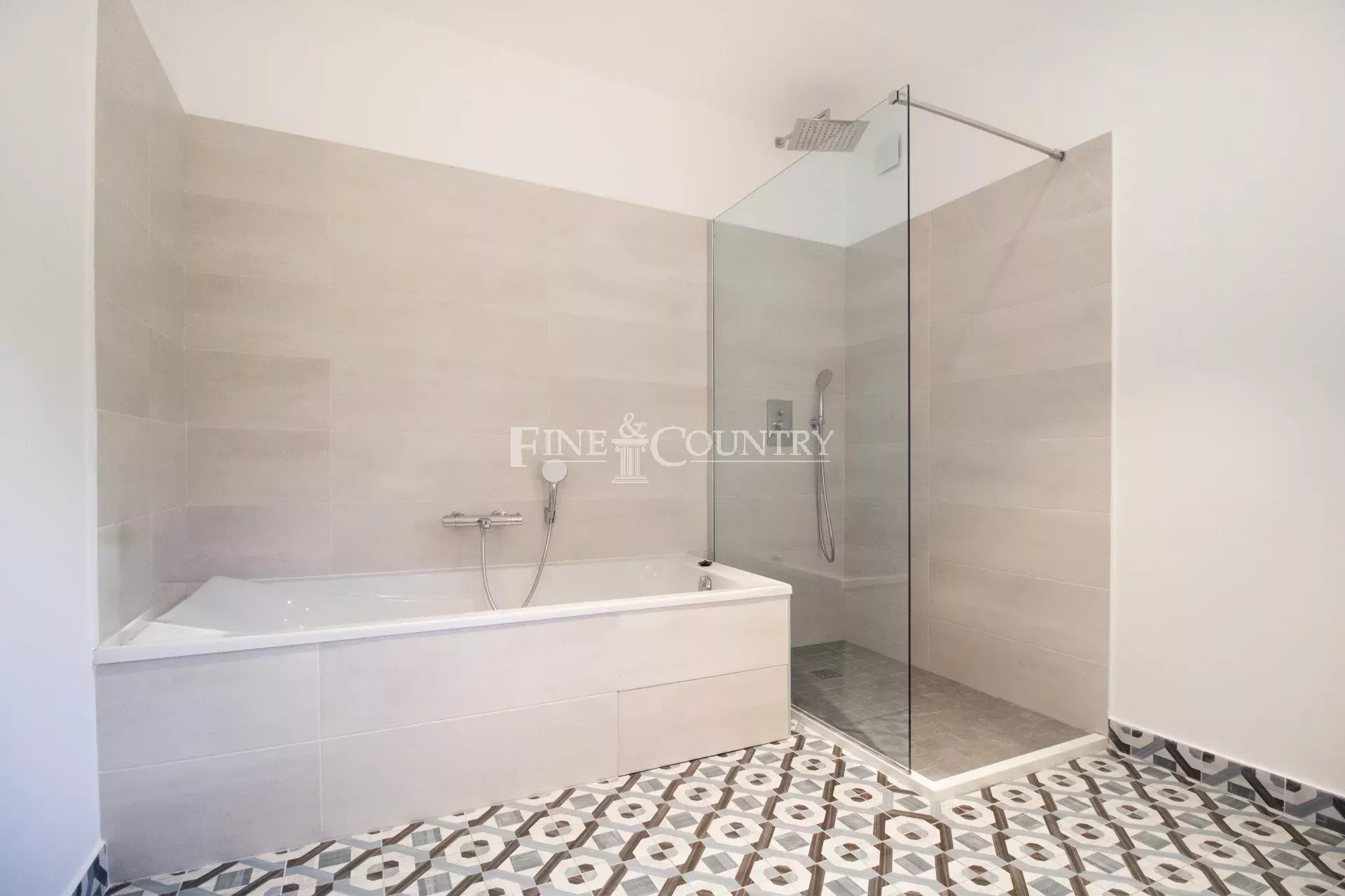 Photo of Villa for sale in Le Cannet  with sea view