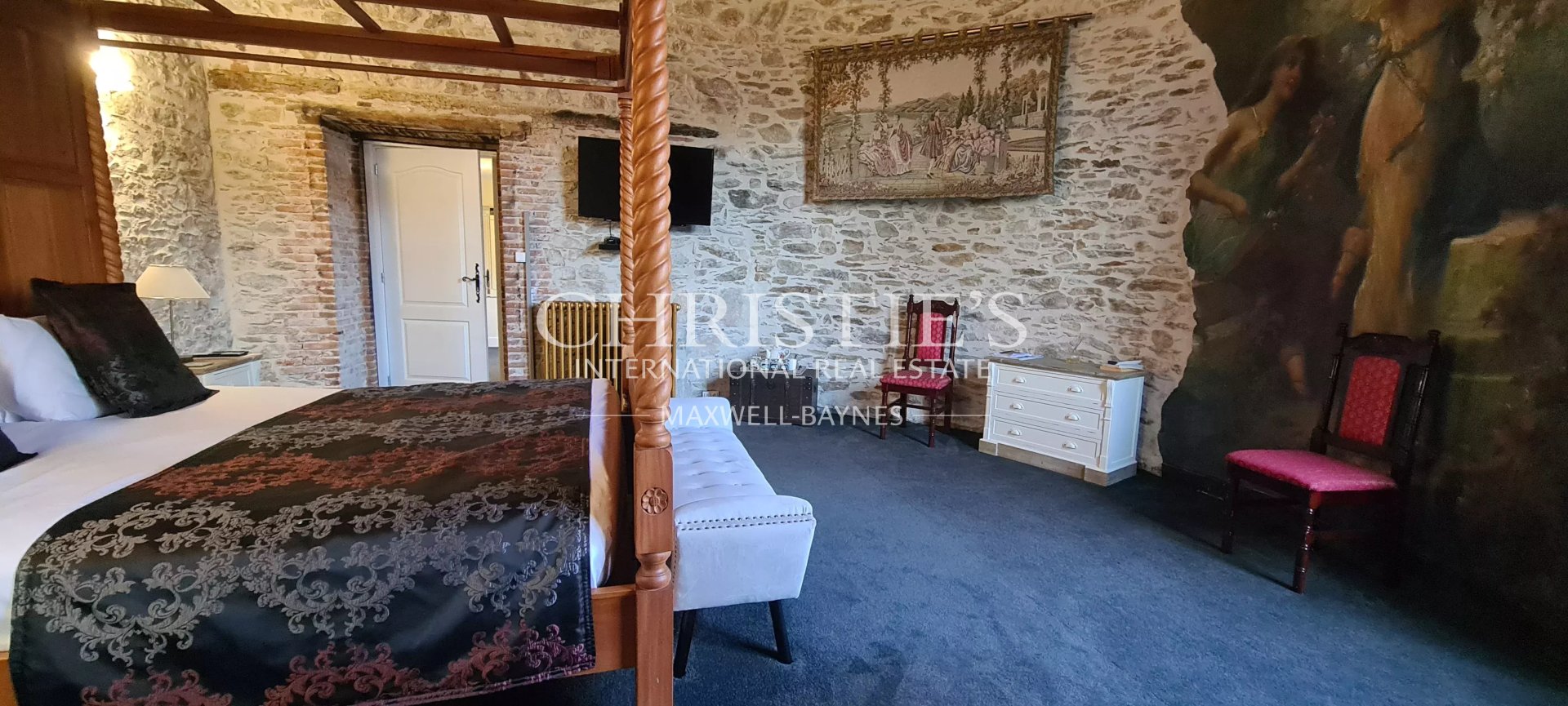 10 Bedroom Chateau's Image 24