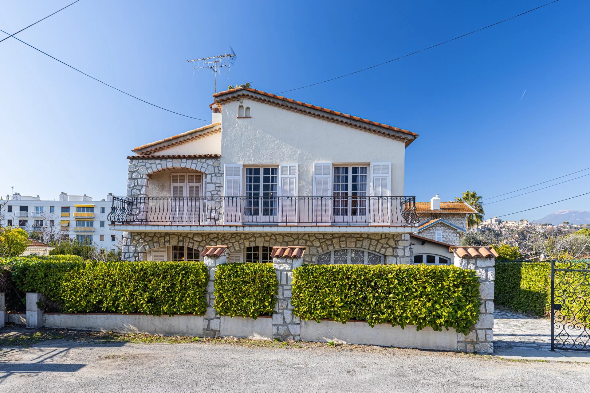 Cagnes sur Mer / Les Bréguières - Maison individuelle - Garage - Jardin