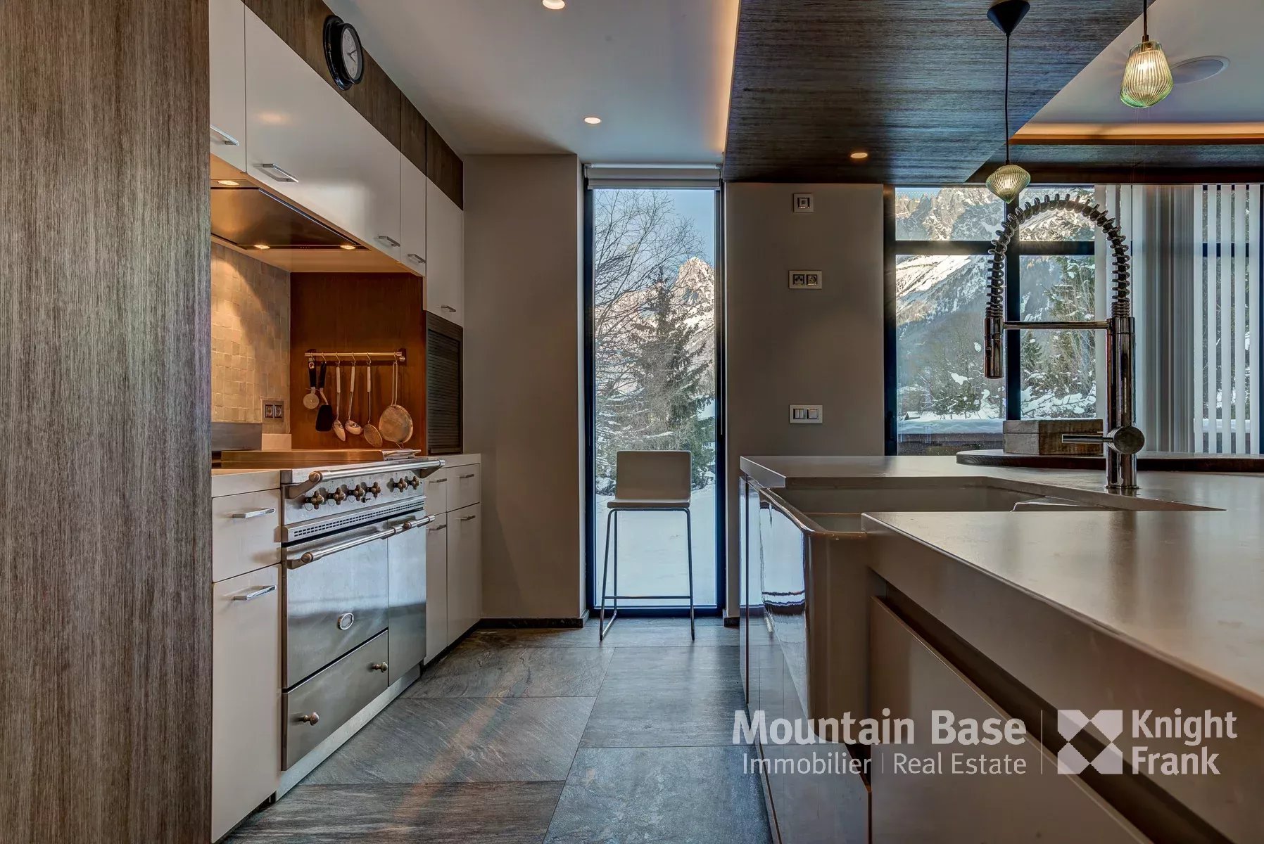 Photo of Beautifully designed, contemporary 4/5 bedroom chalet in a quiet area of Les Houches