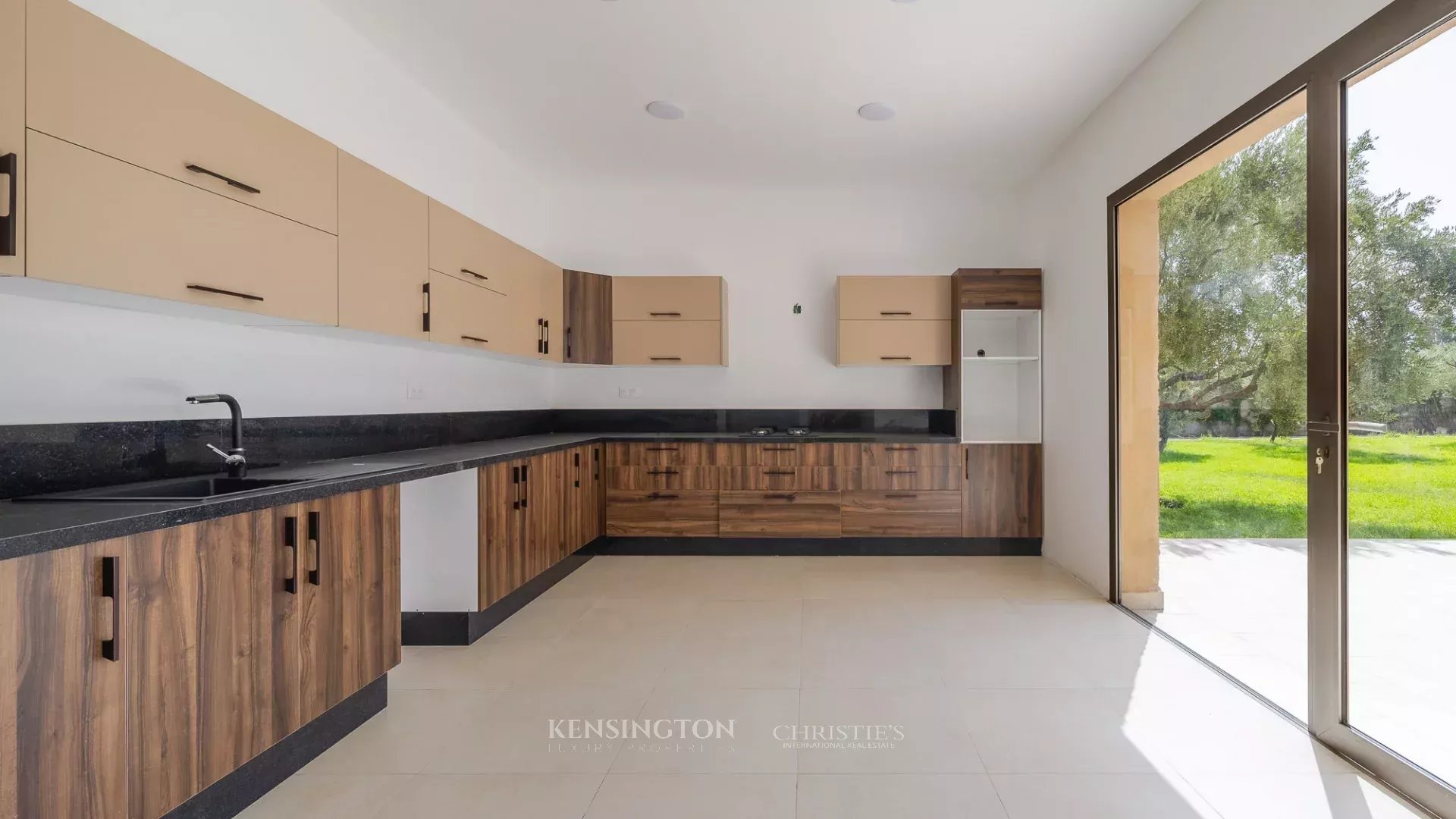 5 Bedroom Villa/Townhouse's Image 5