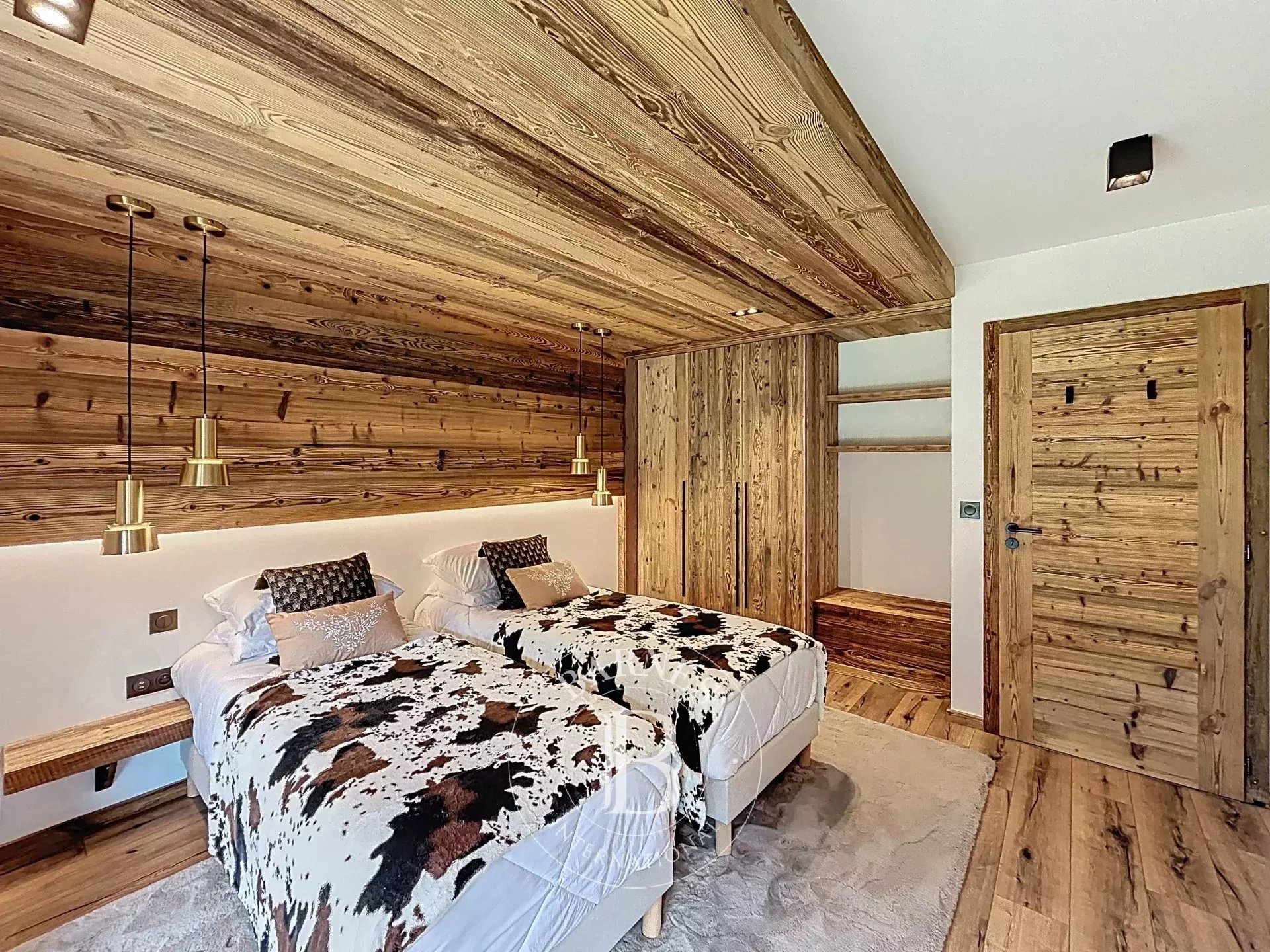 Photo of Châtel – Exceptional Chalet – 230 sqm – Sleeps 10 – Spa, Sauna & Stunning Views