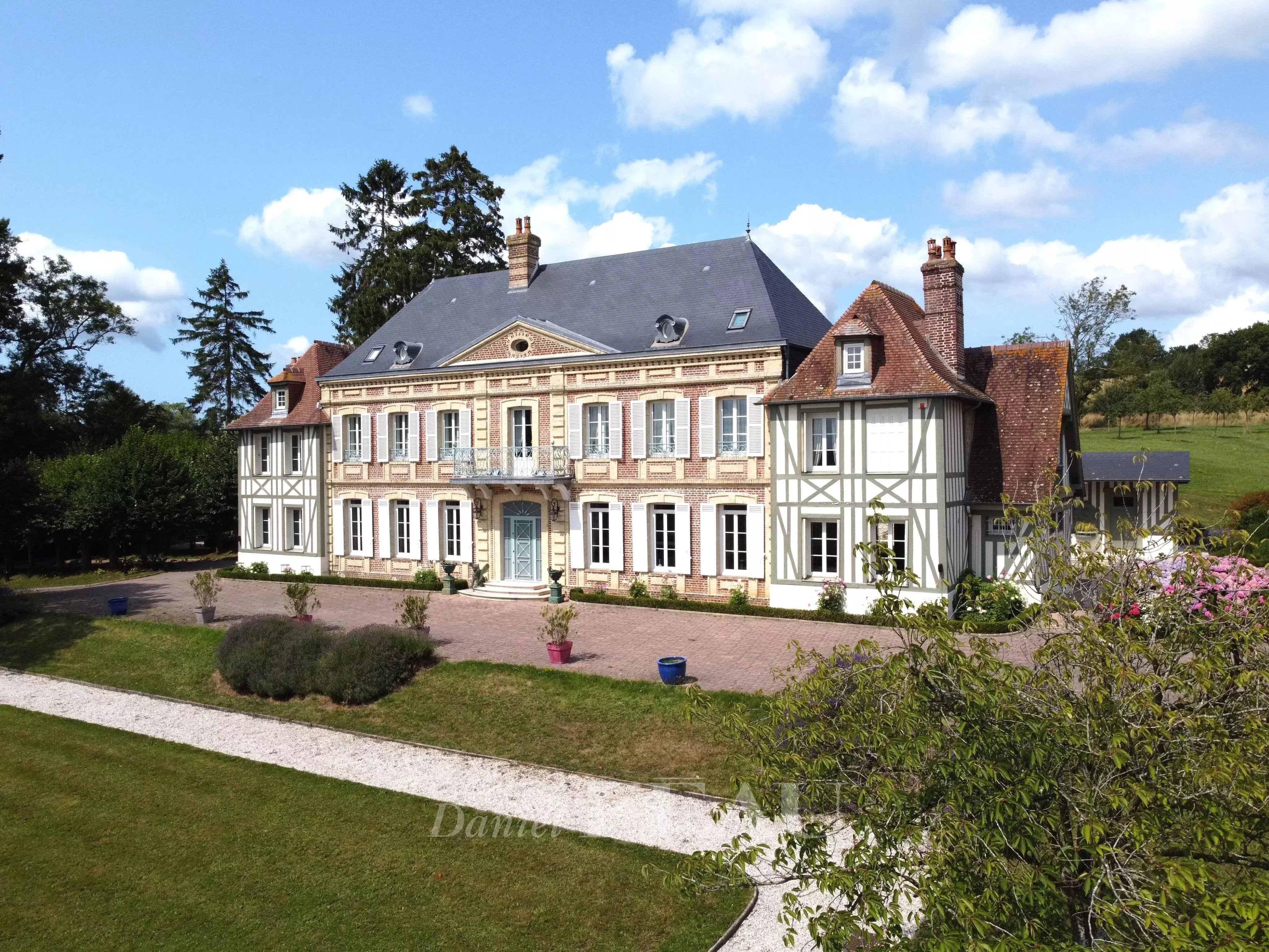 Normandy, Calvados department – A superb 17th/19th century chateau