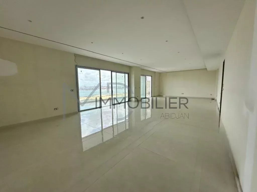 MARCORY ZONE 4 - APPARTEMENT 5P A LOUER