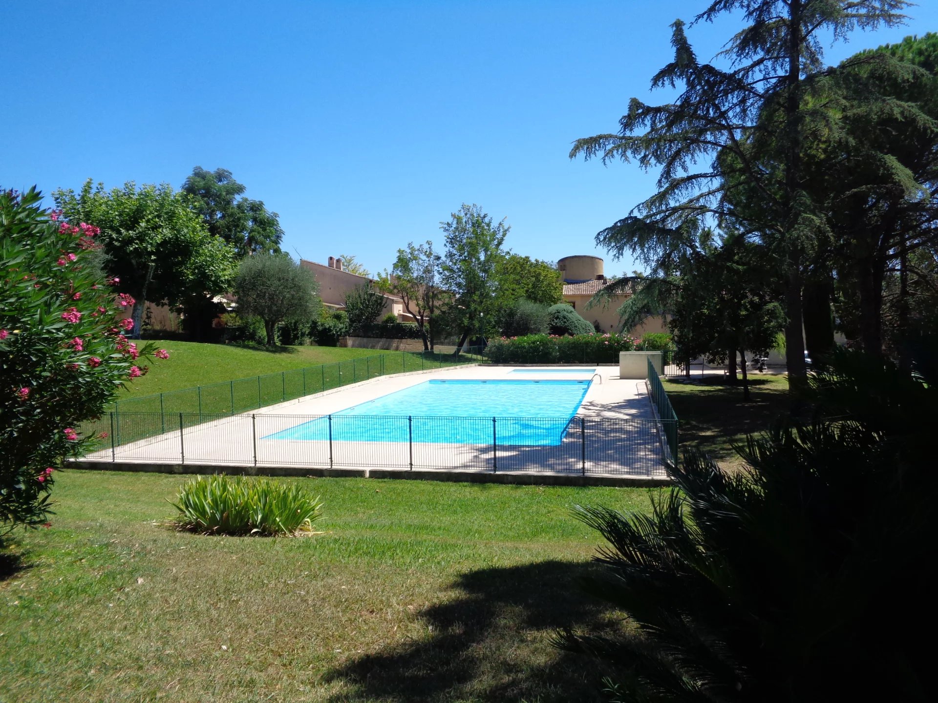 Peymeinade,  Appartement 4 Pièces en rez de jardin, Parking