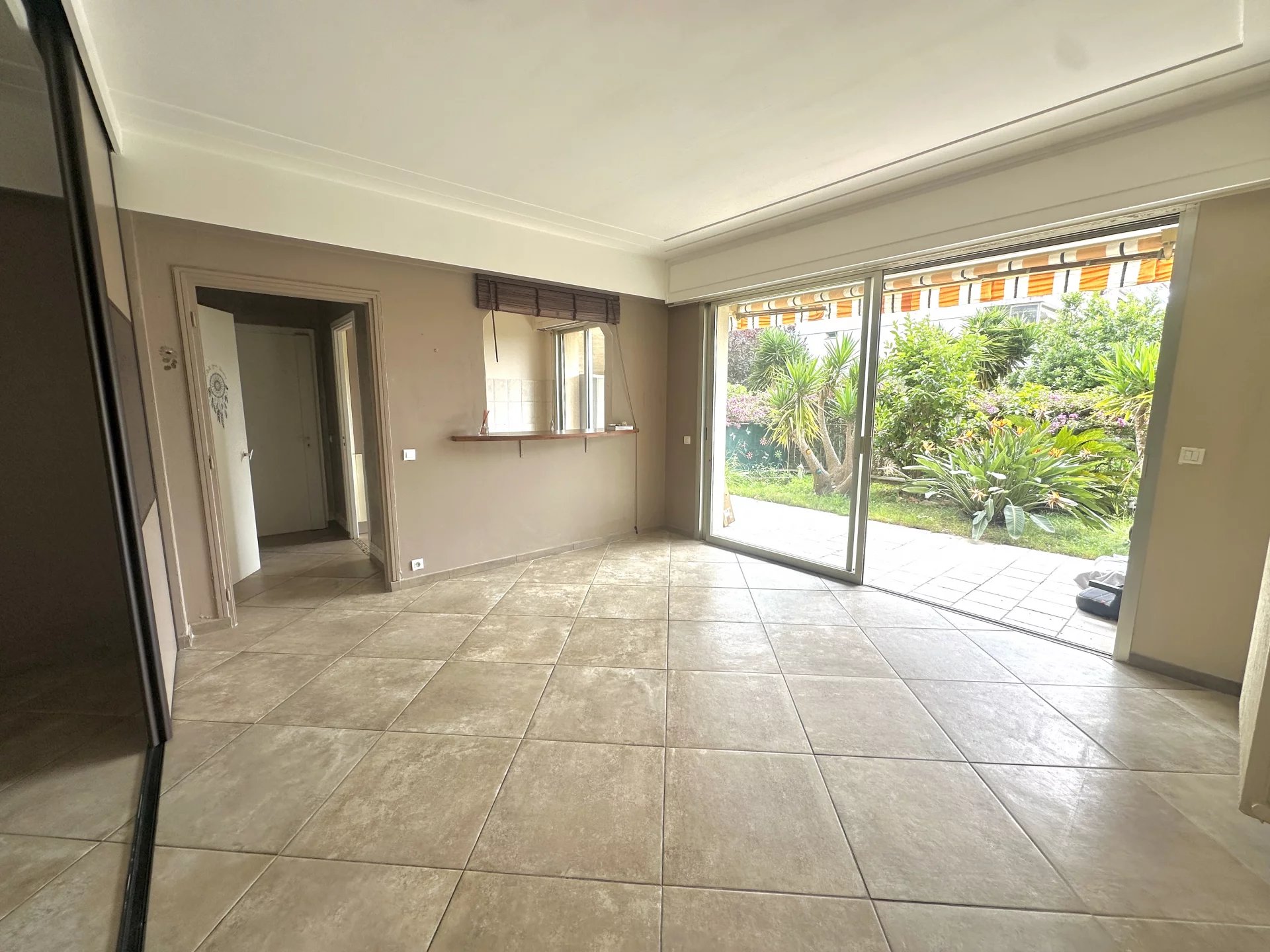Nice corniche fleurie studio 42m² + jardin 35m²+ cave
