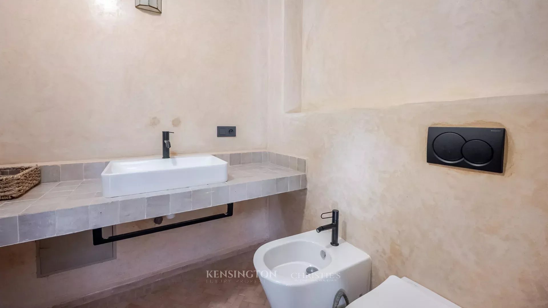 5 Bedroom Villa/Townhouse's Image 4