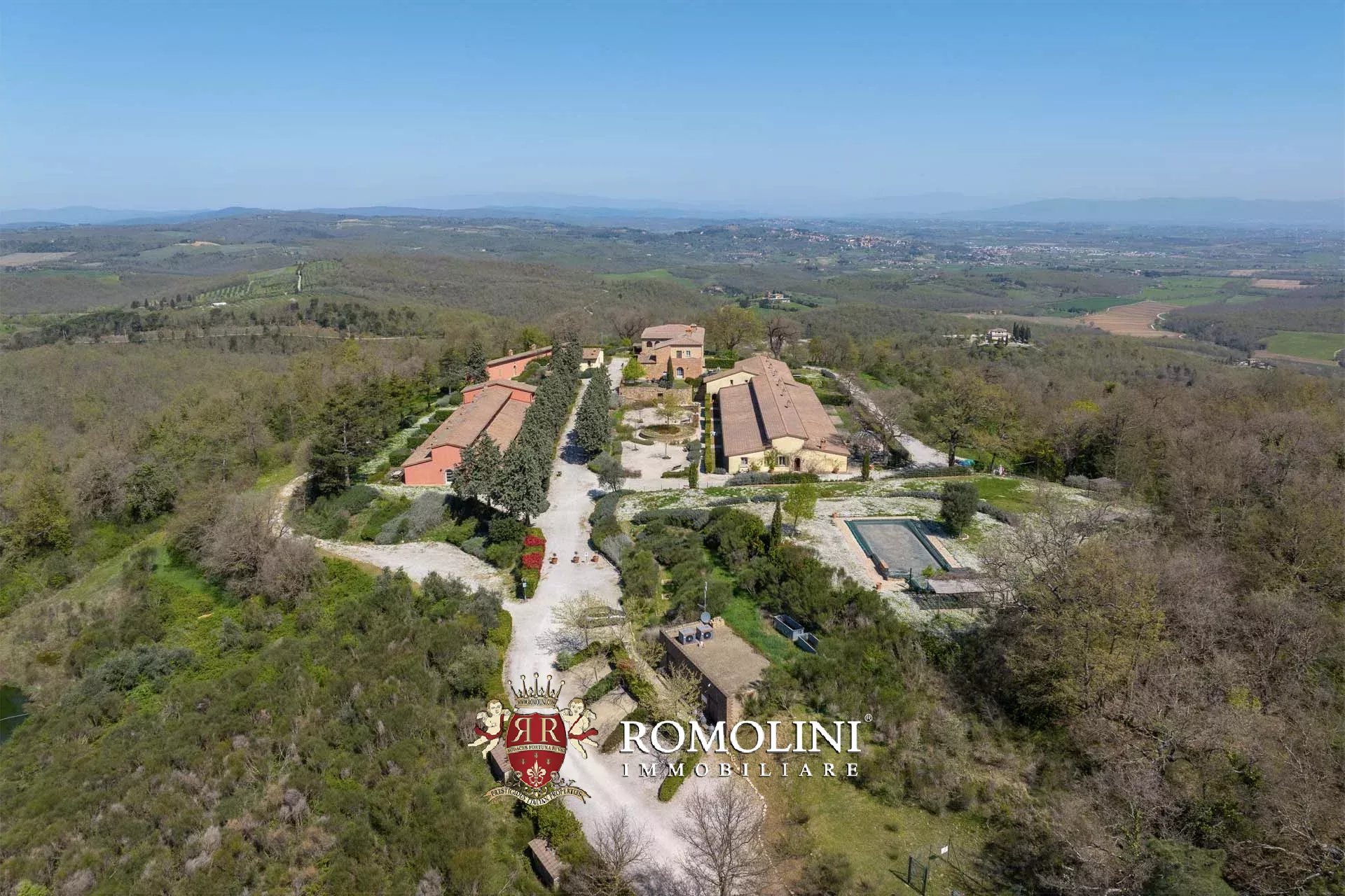 LUXUSANLAGE MIT 19 WOHNUNGEN IN DER TOSKANA, VAL D'ORCIA