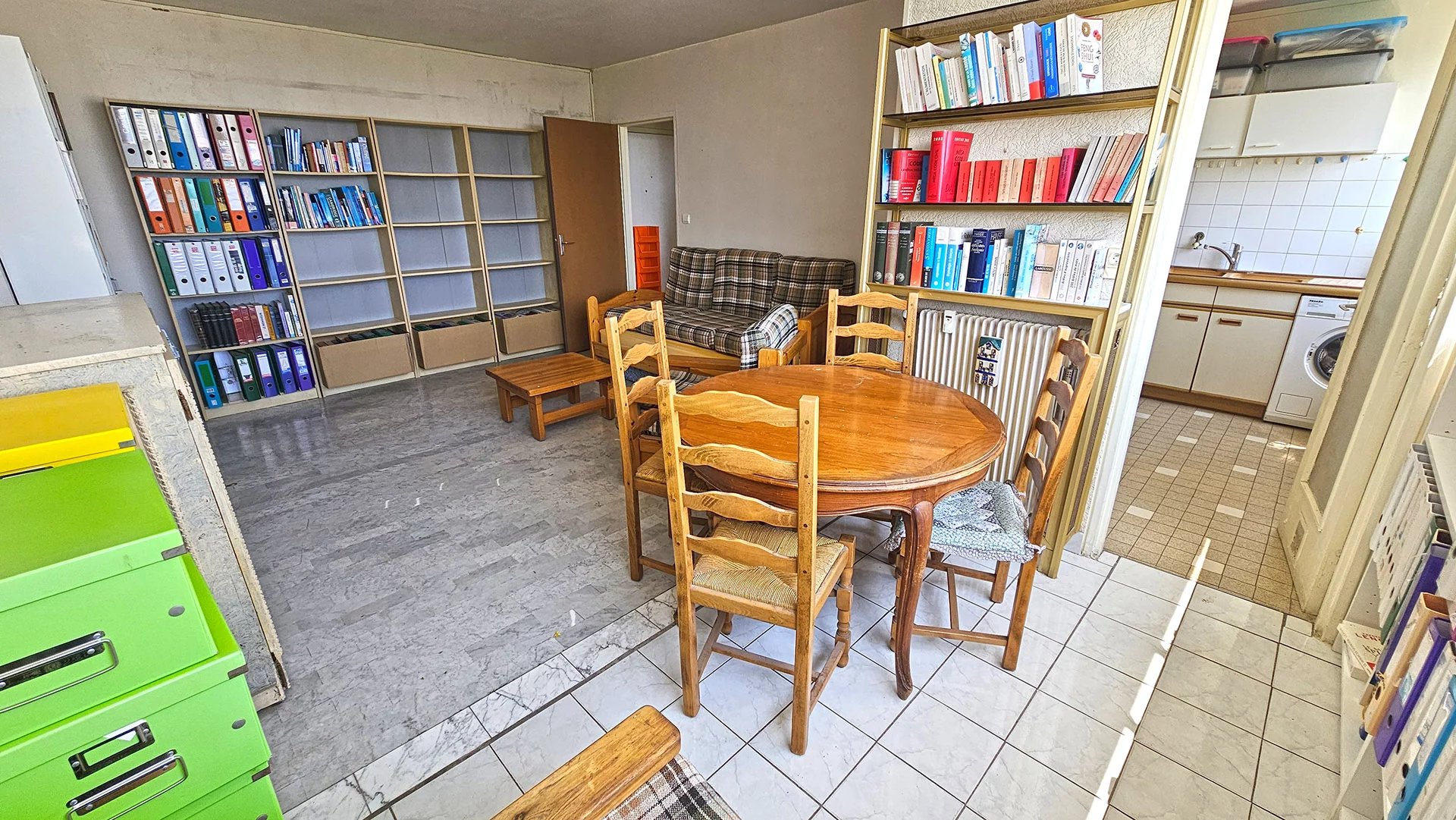 2 PIECES EN DERNIER ETAGE - CAVE ET PARKING