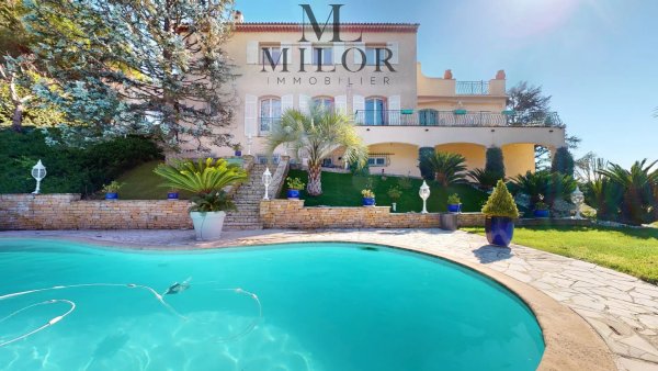 VILLA - POOL - GARDEN 2000m2 — photo 1