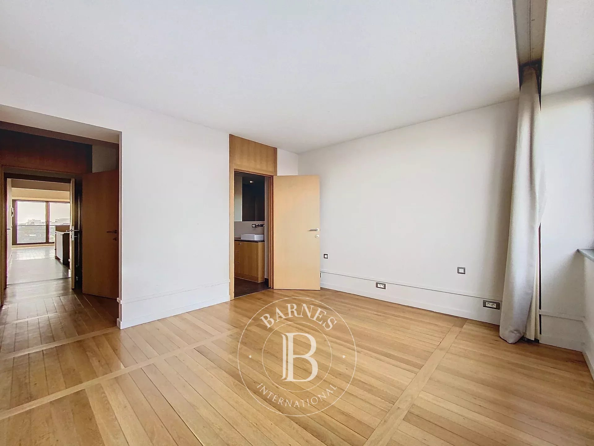 UNDER OFFER - Louise - 3 bedroom flat - Panoramic view