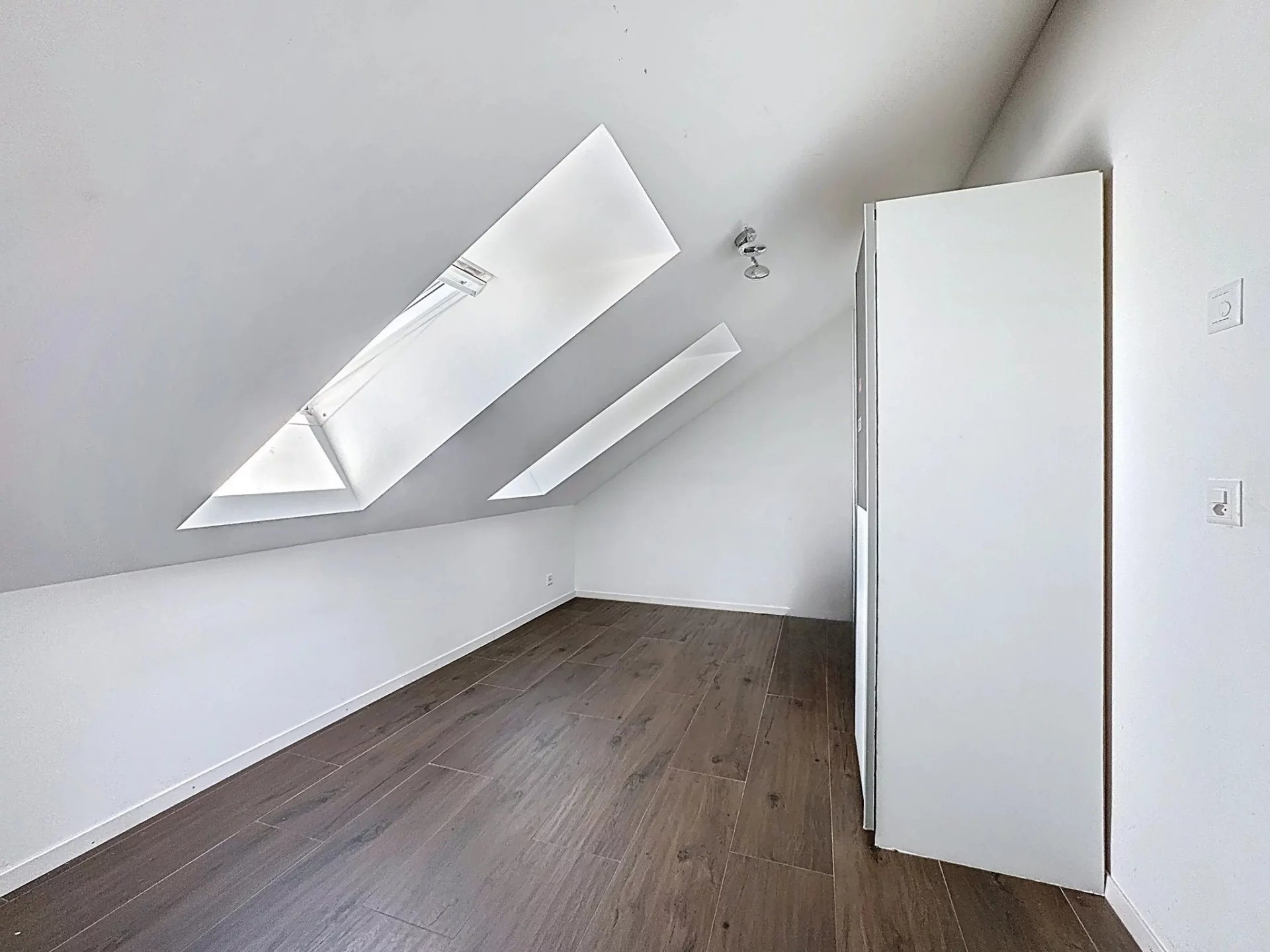 Attique avec balcon-terrasse