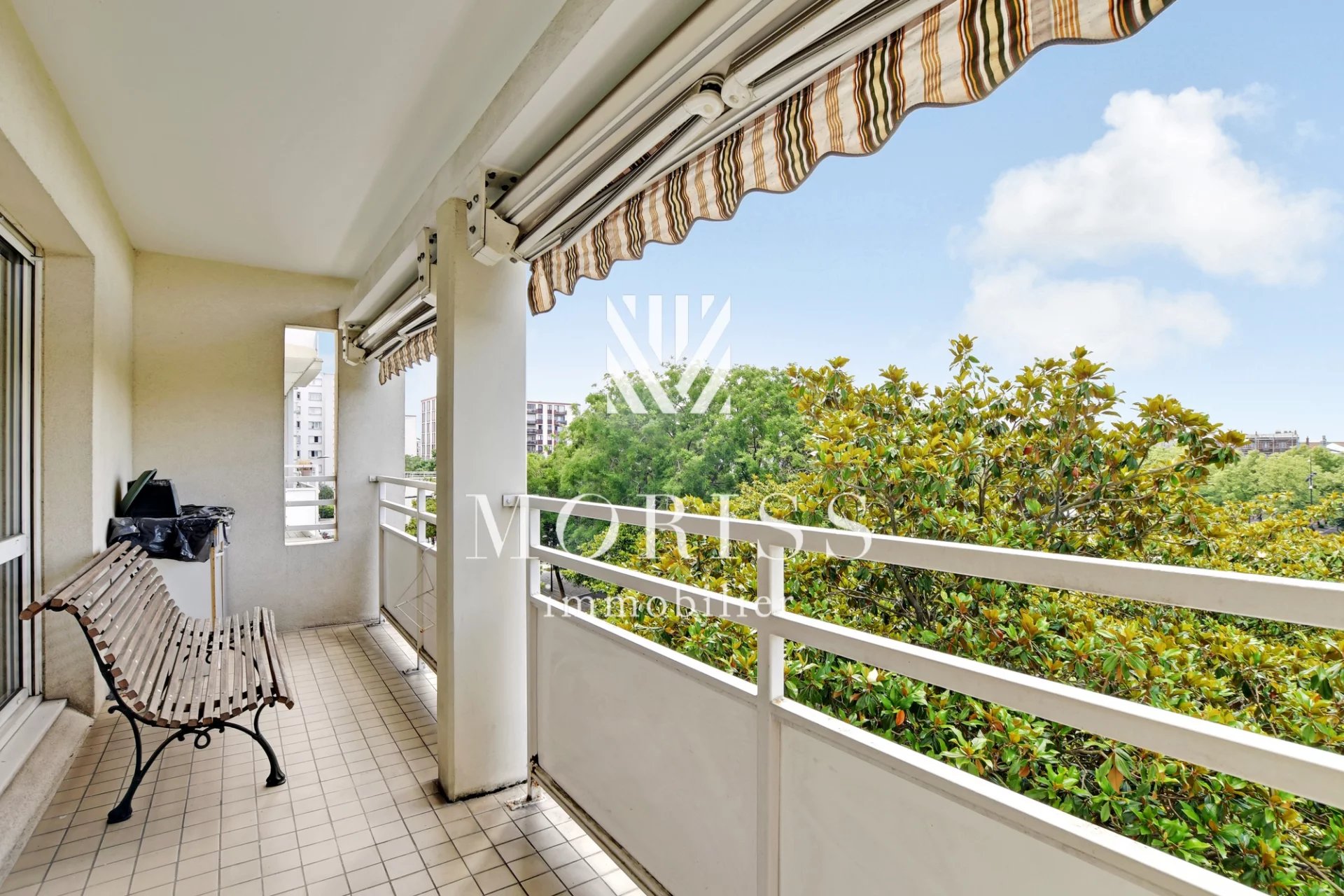 APPARTEMENT 4 PIÈCES / TRAVERSANT / BALCON / VUE DÉGAGÉE - Image Array