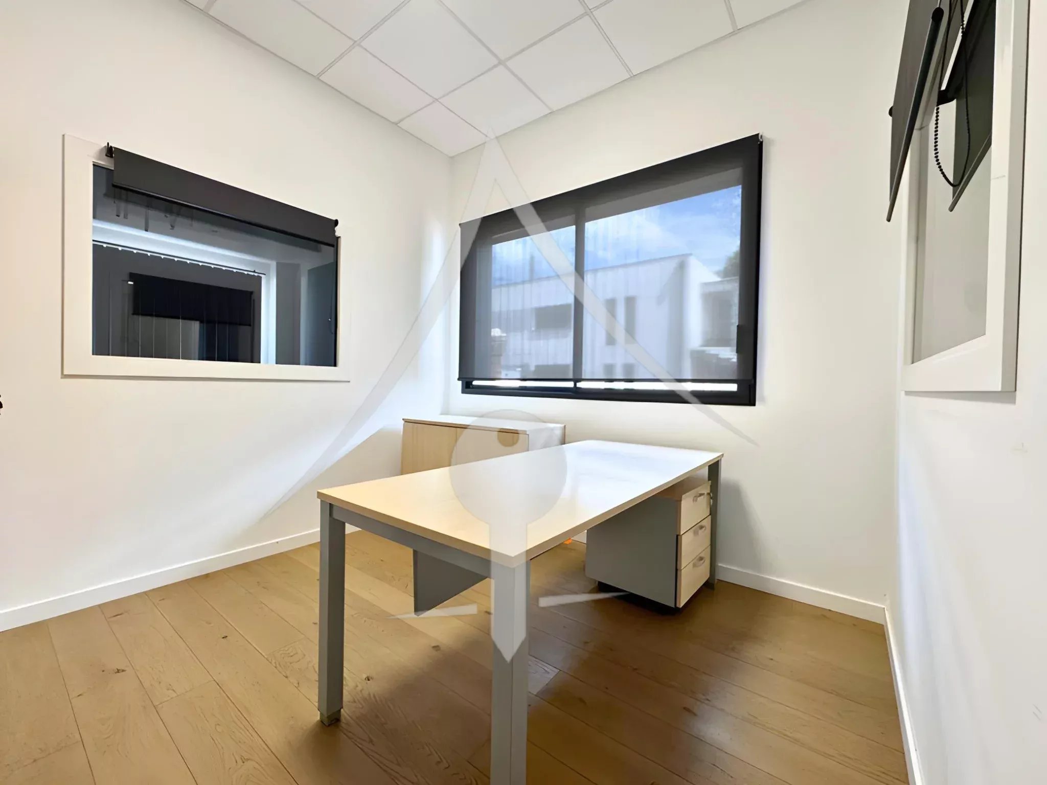 Local professionnel neuf 226 m² à louer — Toulouse Thibaud — Bureaux modulables avec parking - Photo 5