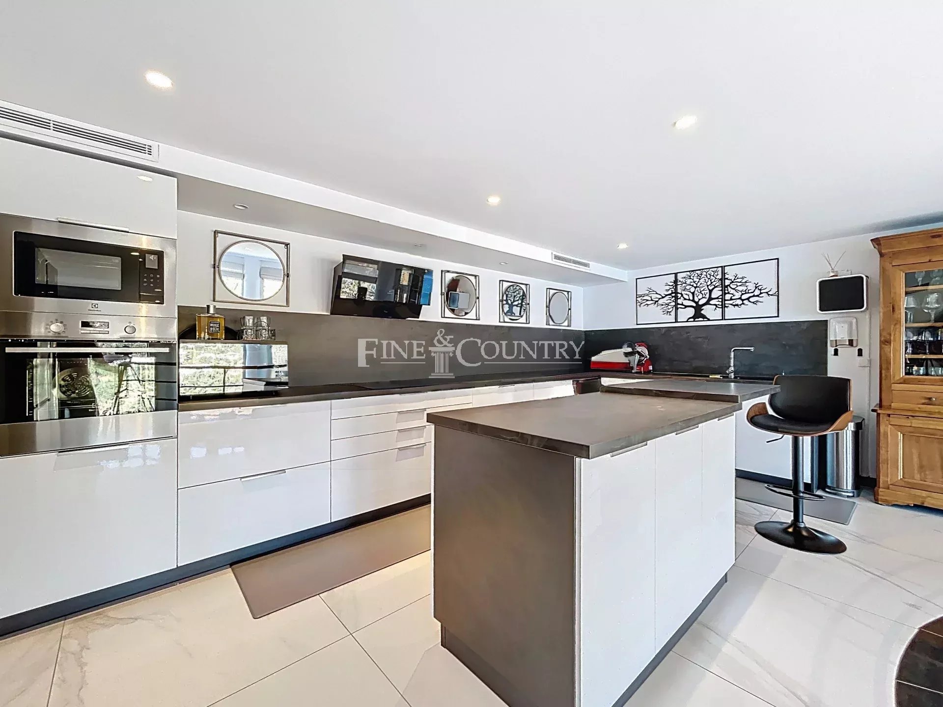 Photo of Sea View Apartment for sale in Theoule-sur-Mer