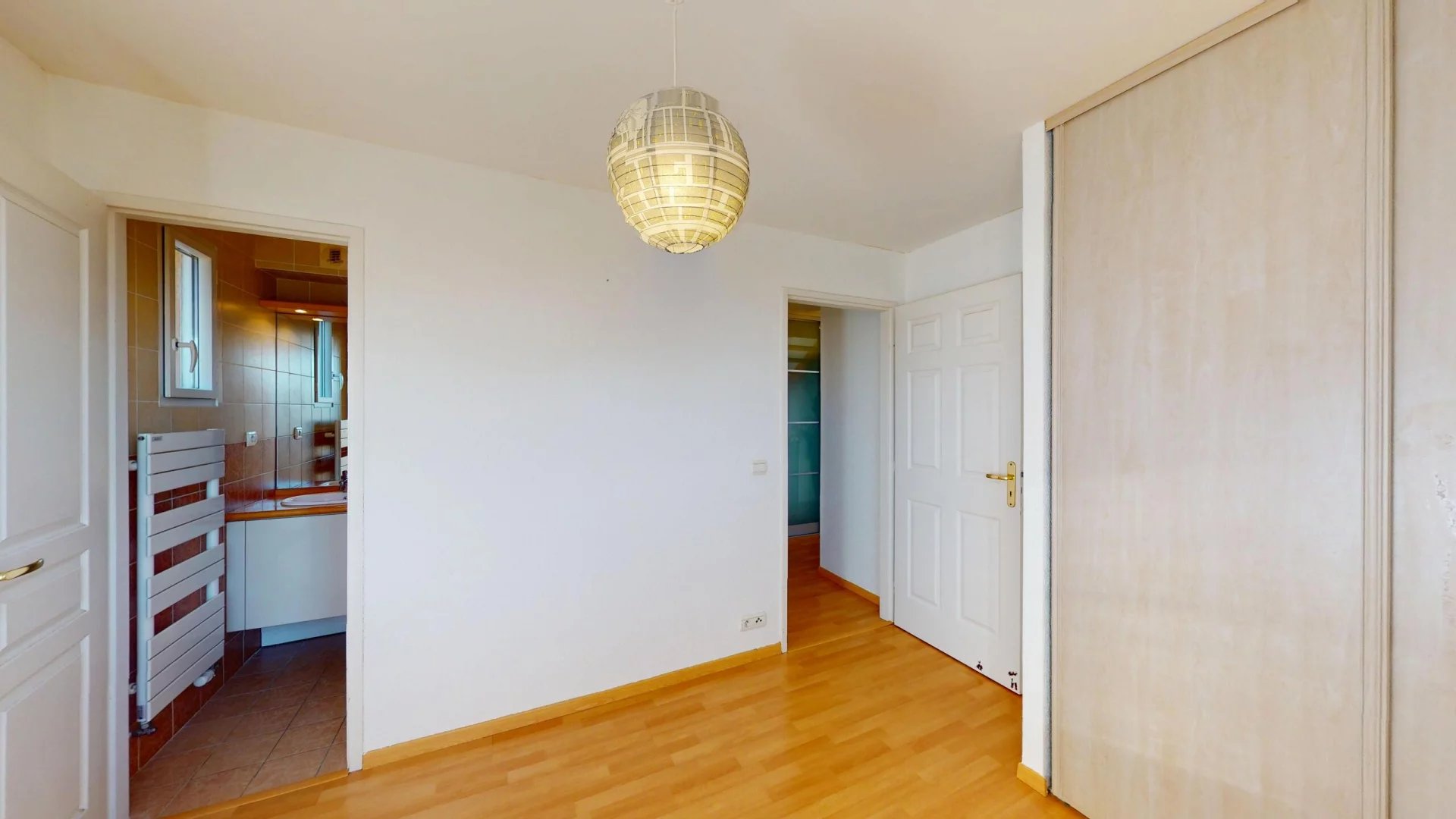 Villa 3 chambres, 3 SdB, jardin, dans résidence piscine - prox. Genève