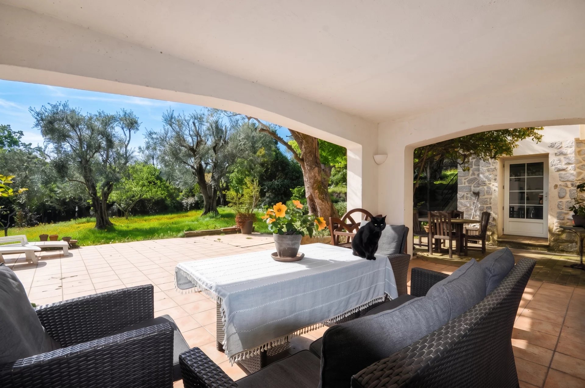 MOUGINS-PROPERTY 2 VILLAS ON A FENCED AND WOODED  PLOT OF 6700 M²
