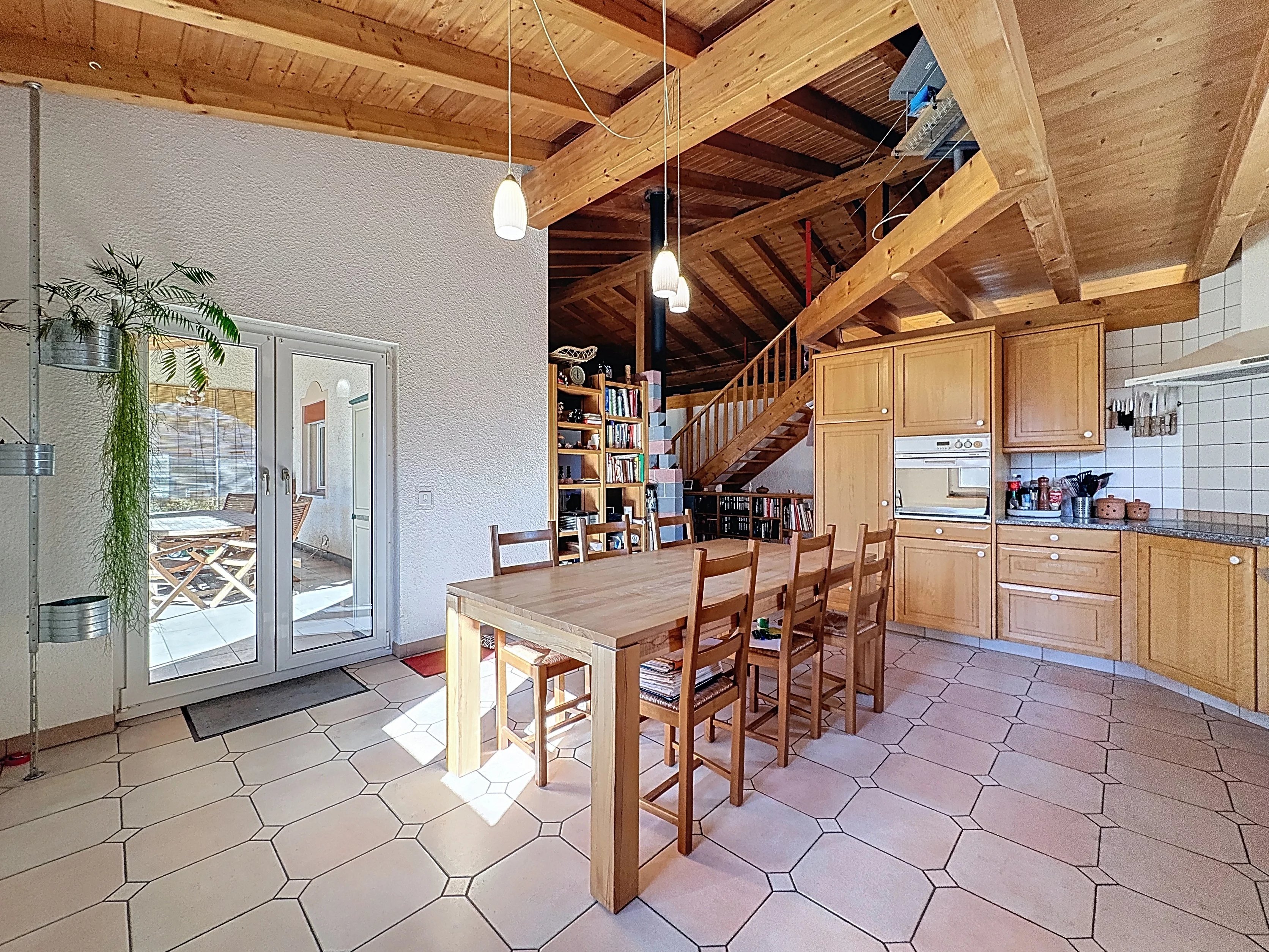 Spacieuse villa au calme, terrasse et jacuzzi