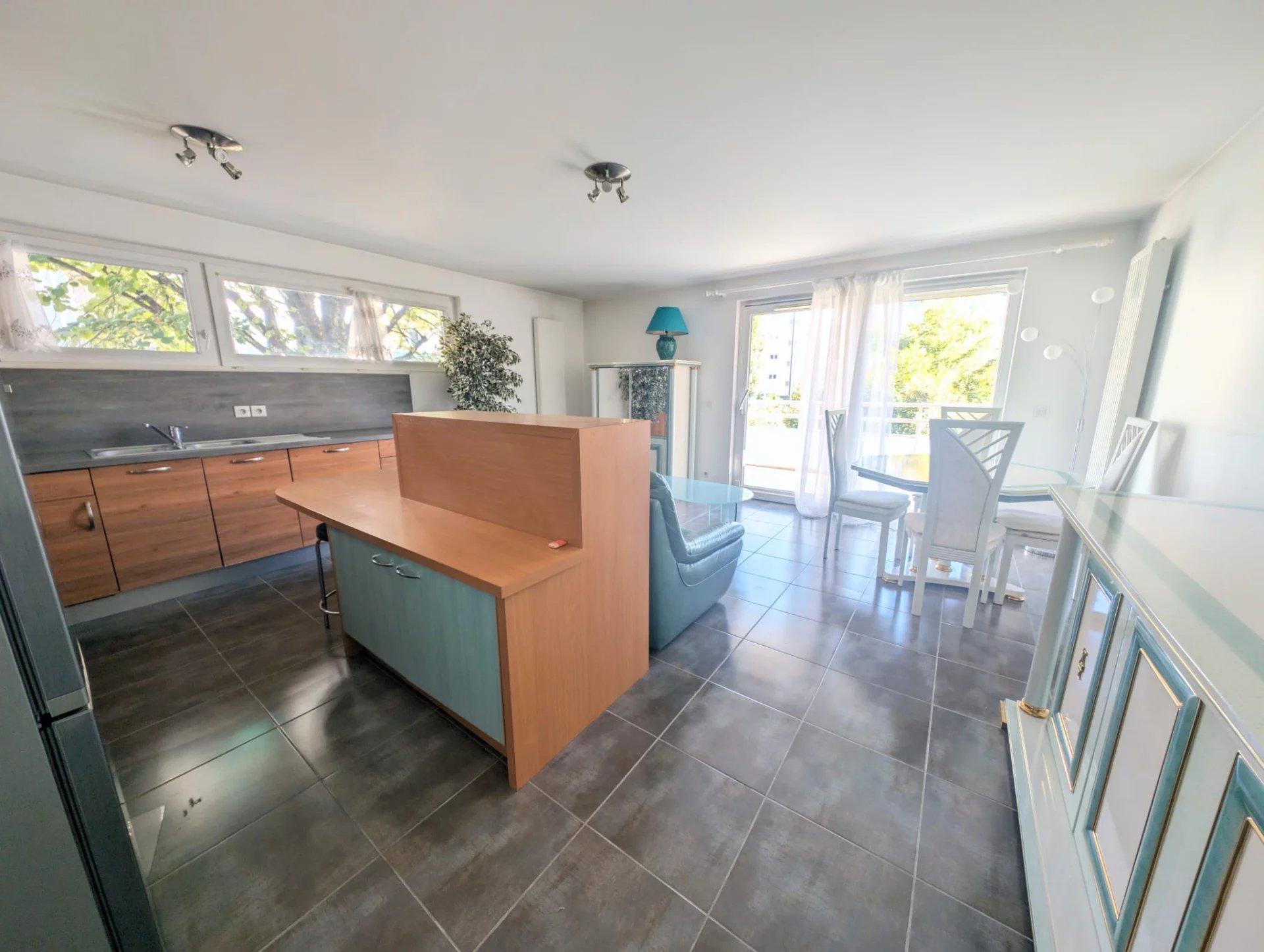 Beau T4 de 78 m2 avec balcon de 10 m2 à proximité directe du