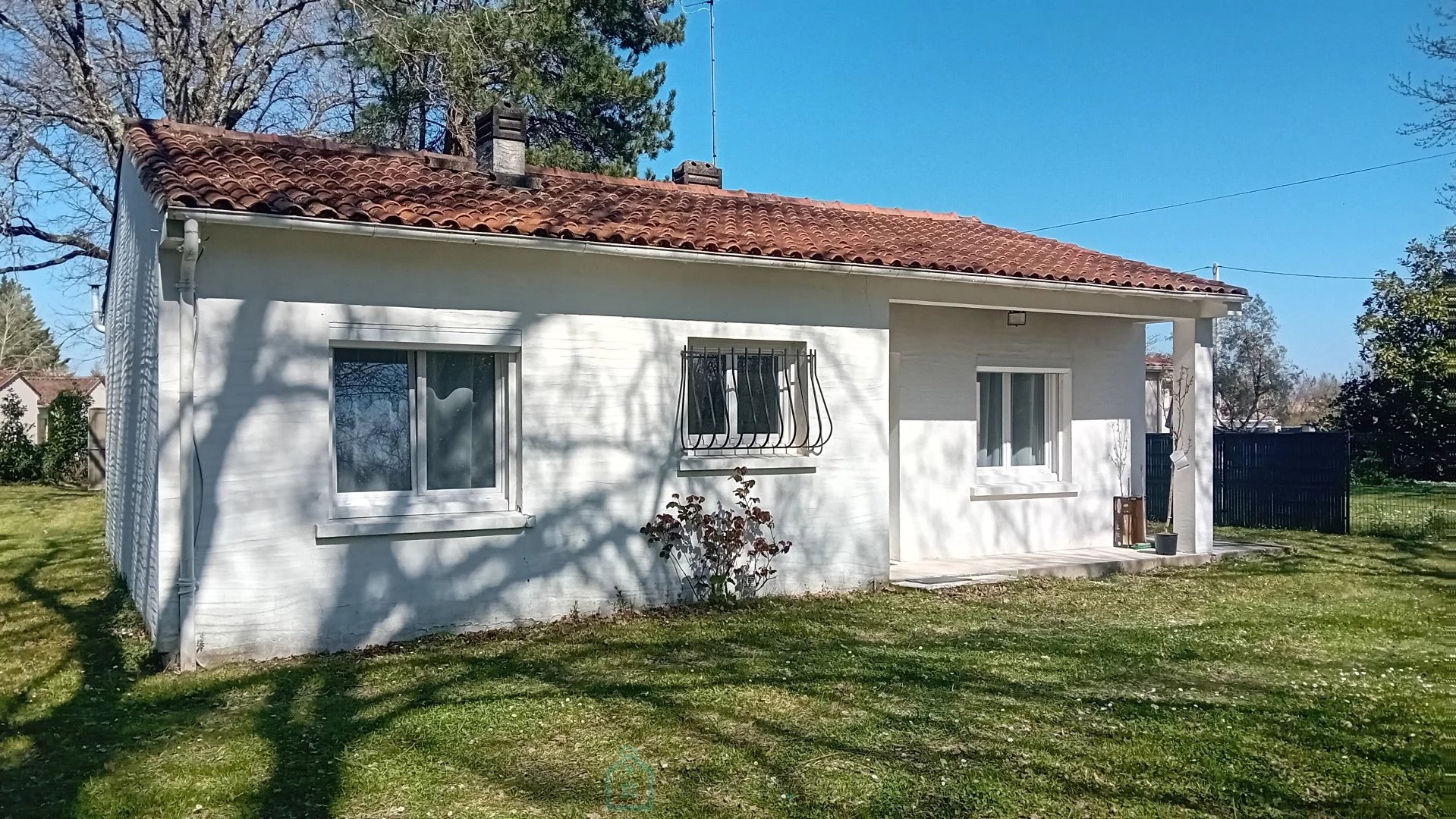 Petite maison sur grand terrain constructible à Saint Palais sur Mer