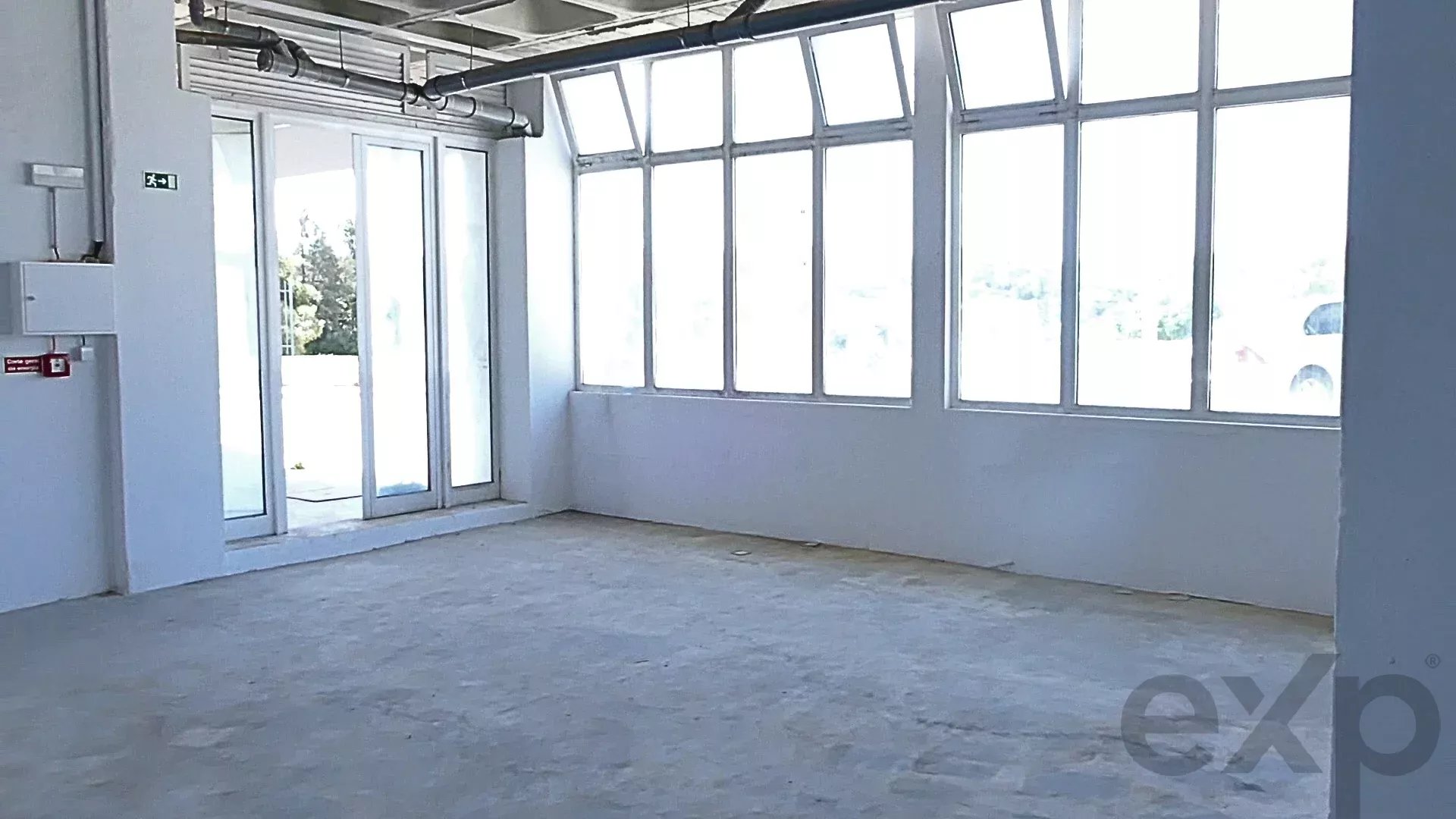 Combined Property: Warehouse/Commercial Space with exclusive access to a 25 space garage 8300-016 image 5