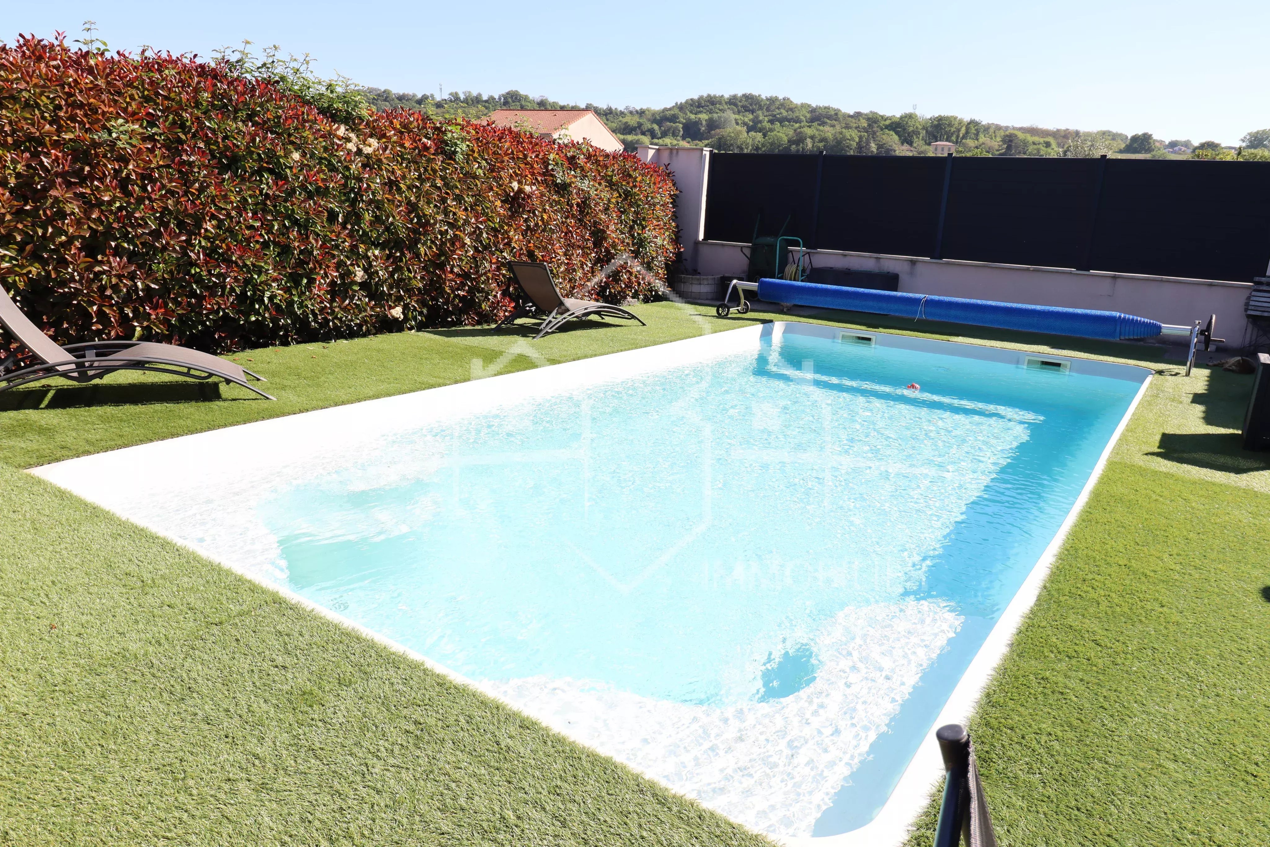 Maison familiale de 120 m² avec piscine à Saint-Maurice-l'Exil