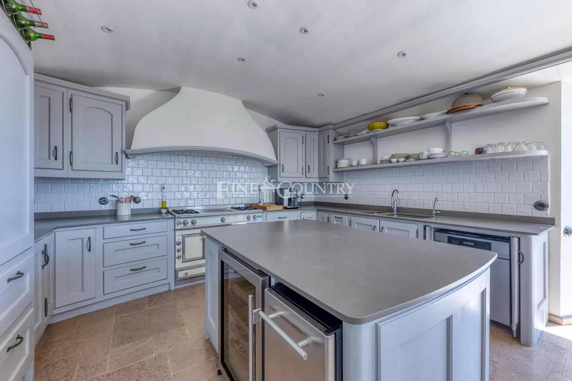 Photo of Estate for sale in Saint-Cezaire-sur-Siagne