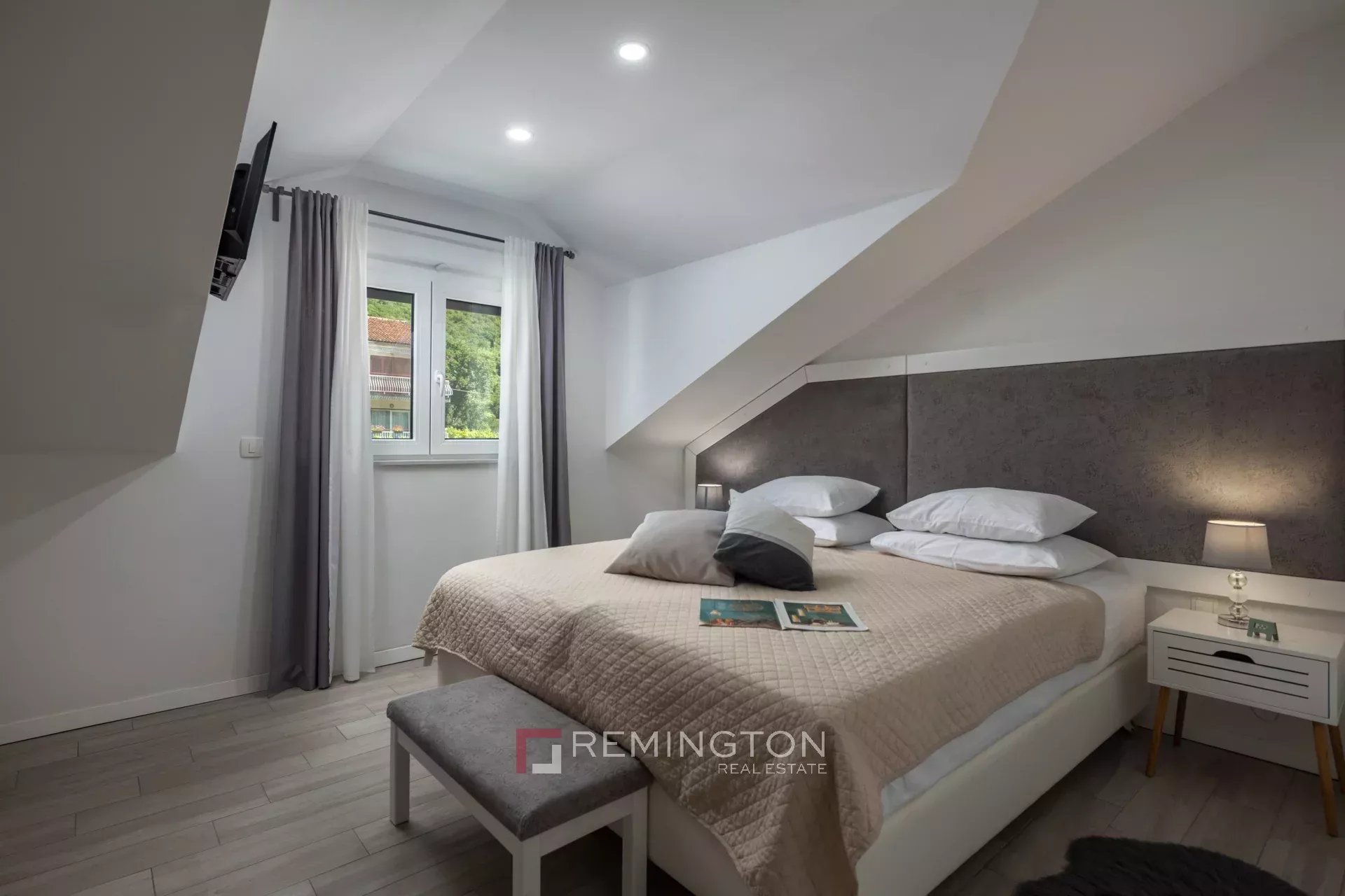 4 Bedroom Villa/Townhouse's Image 5