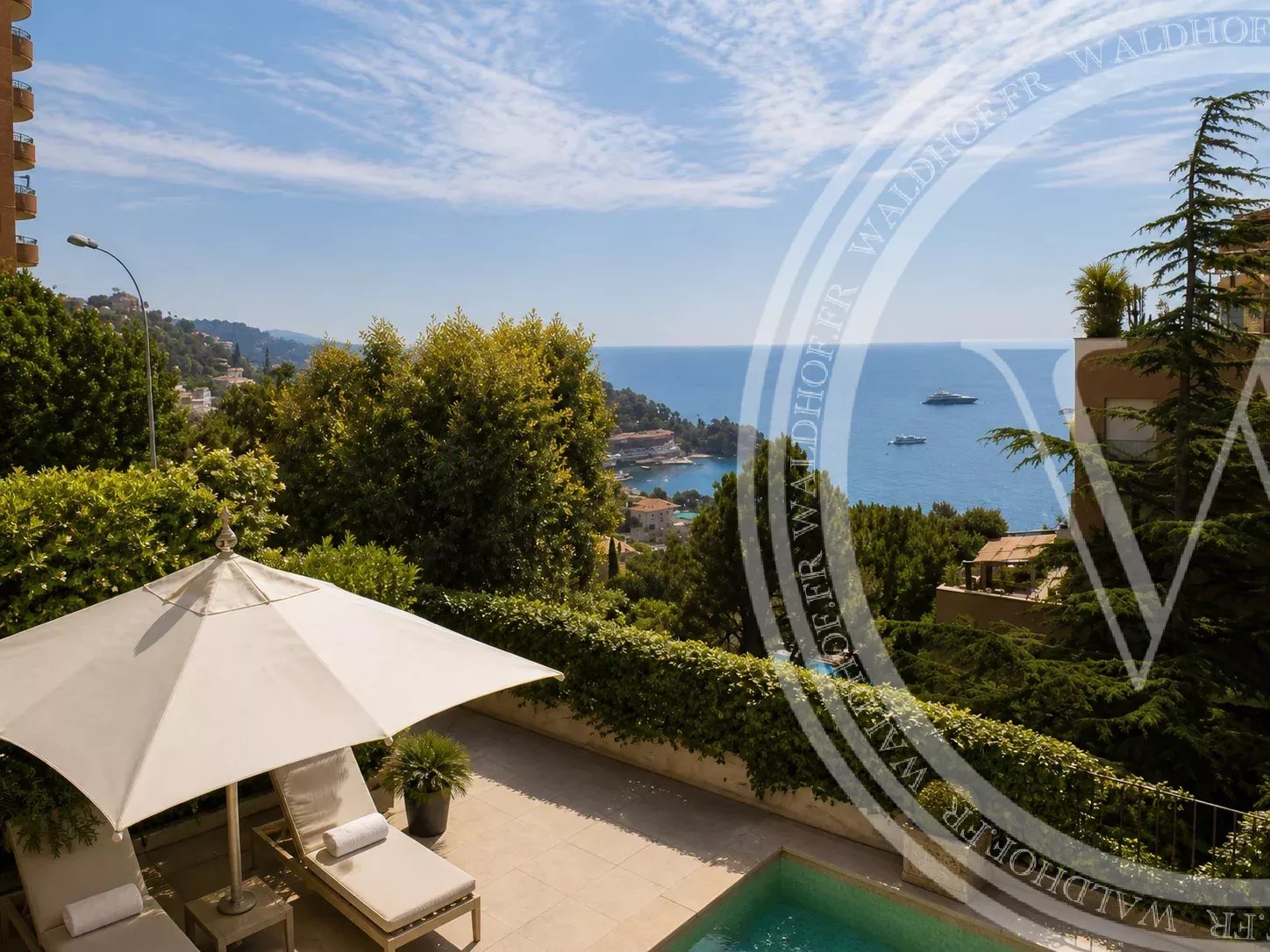 Villa di lusso chiavi in mano con vista mare, grande garage e piscina, a 25 metri da Monaco