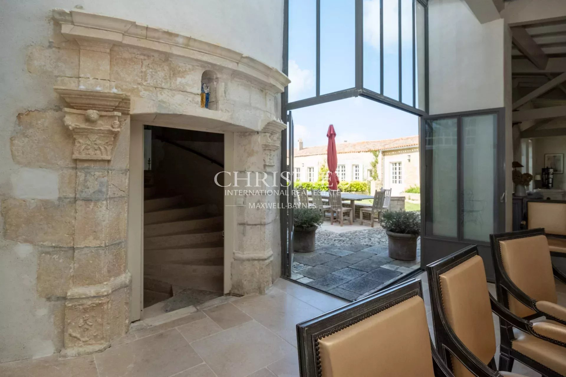 8 Bedroom Villa/Townhouse's Image 5