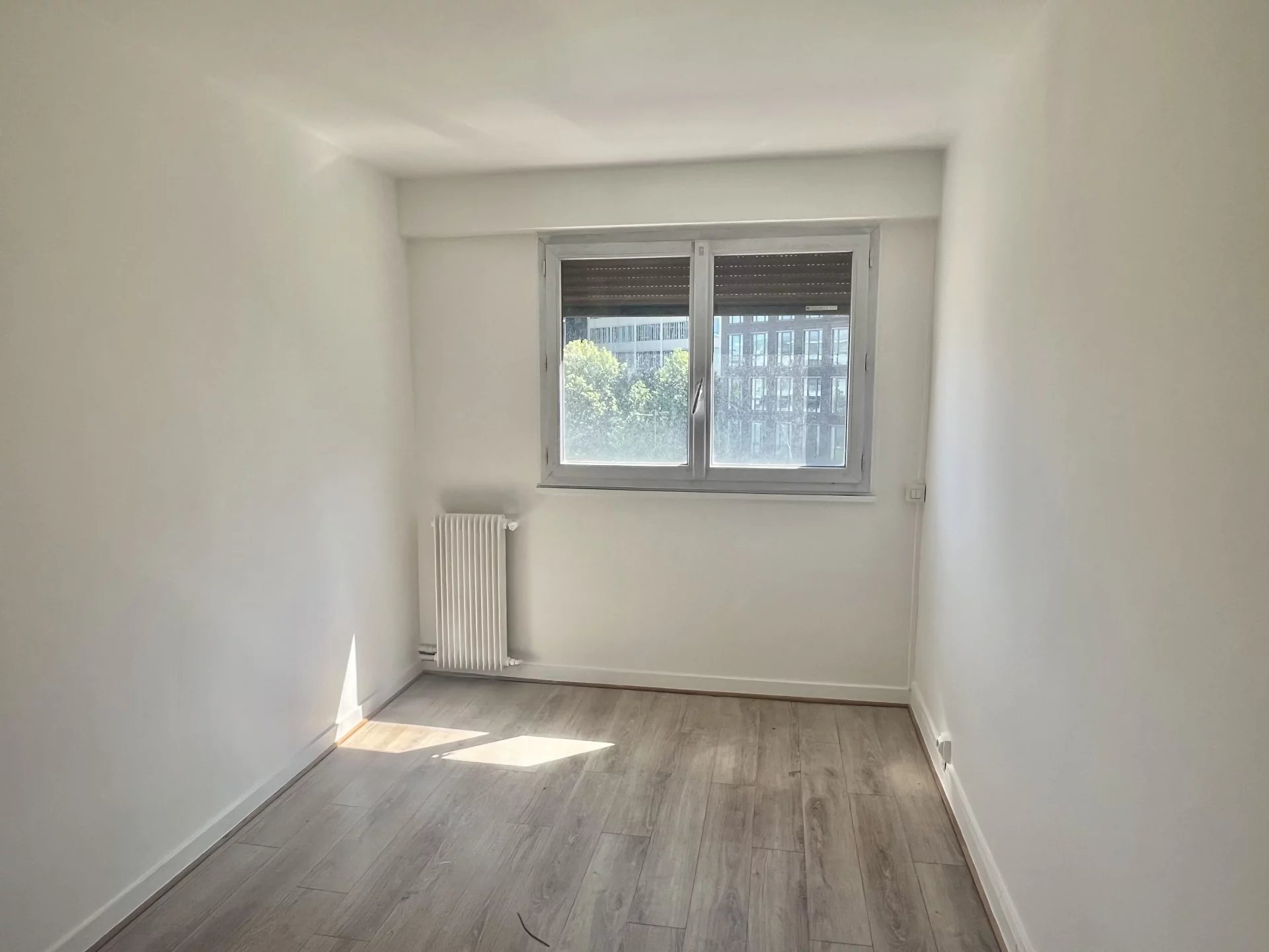 92120 MONTROUGE - APPARTEMENT 4 PIÈCES - Image Array