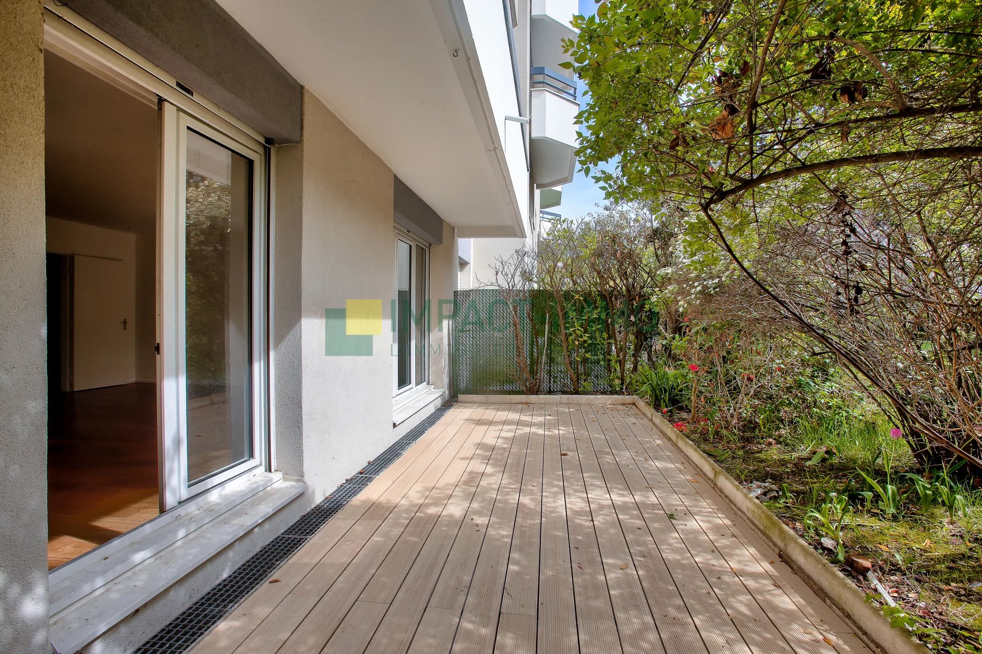 2 pièces avec spacieux jardin, cave et parking