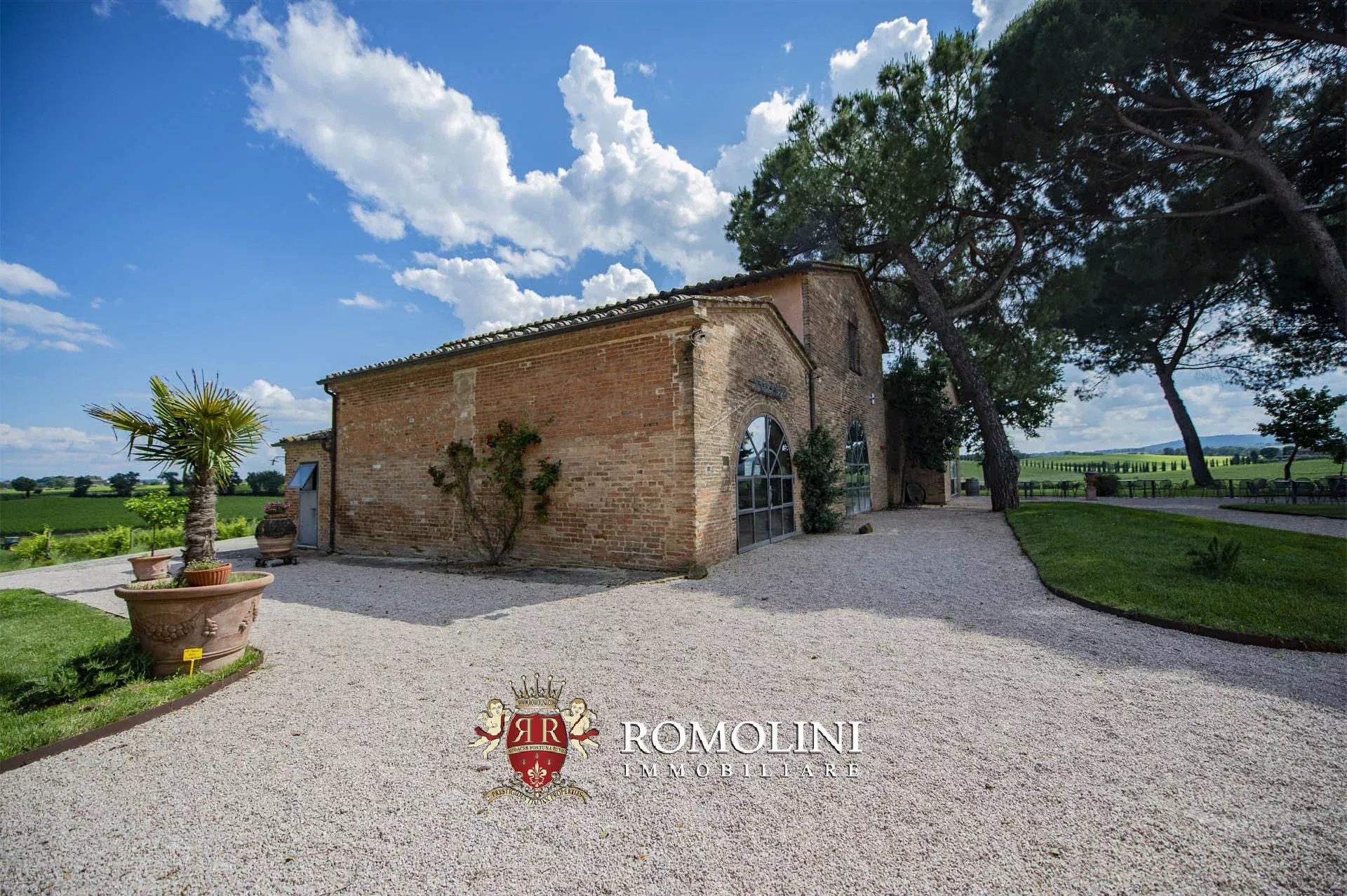 34 Bedroom Vineyard's Image 32