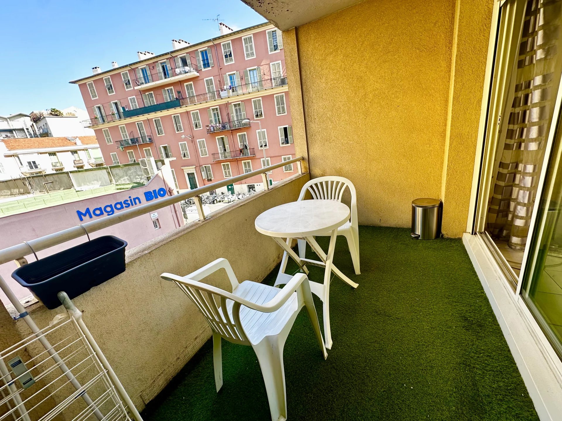 BEAU STUDIO - TERRASSE - CALME - PROCHE GARIBALDI
