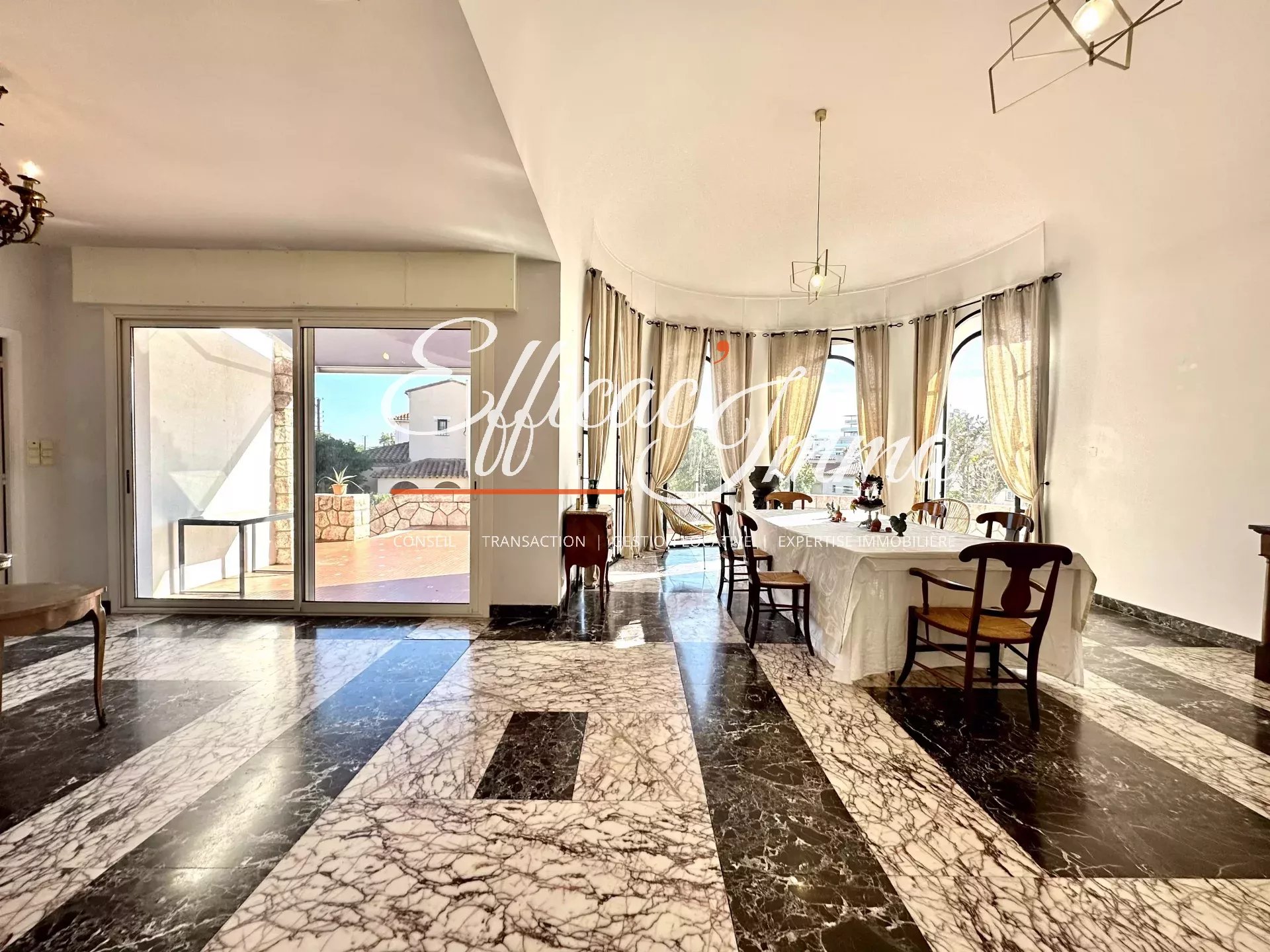 Propriété 6 pièces 326m2