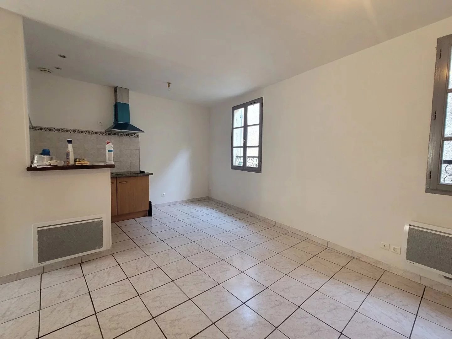 Flat for rent in Puy-l'Evêque.