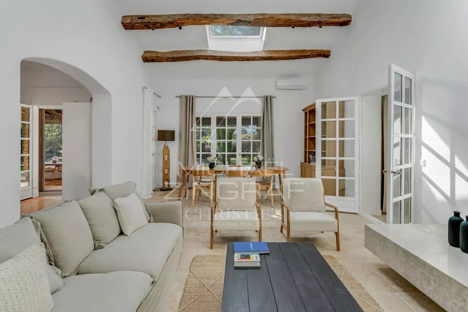 5 Bedroom Villa/Townhouse's Image 3