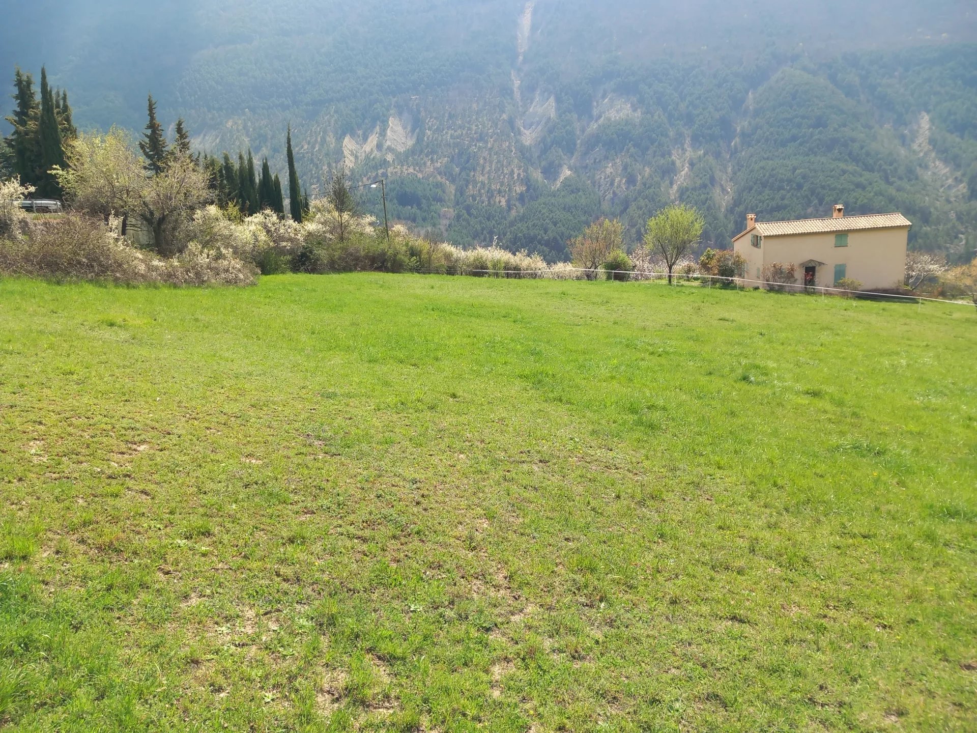 Saint leger - terrain de 2400m² constructible