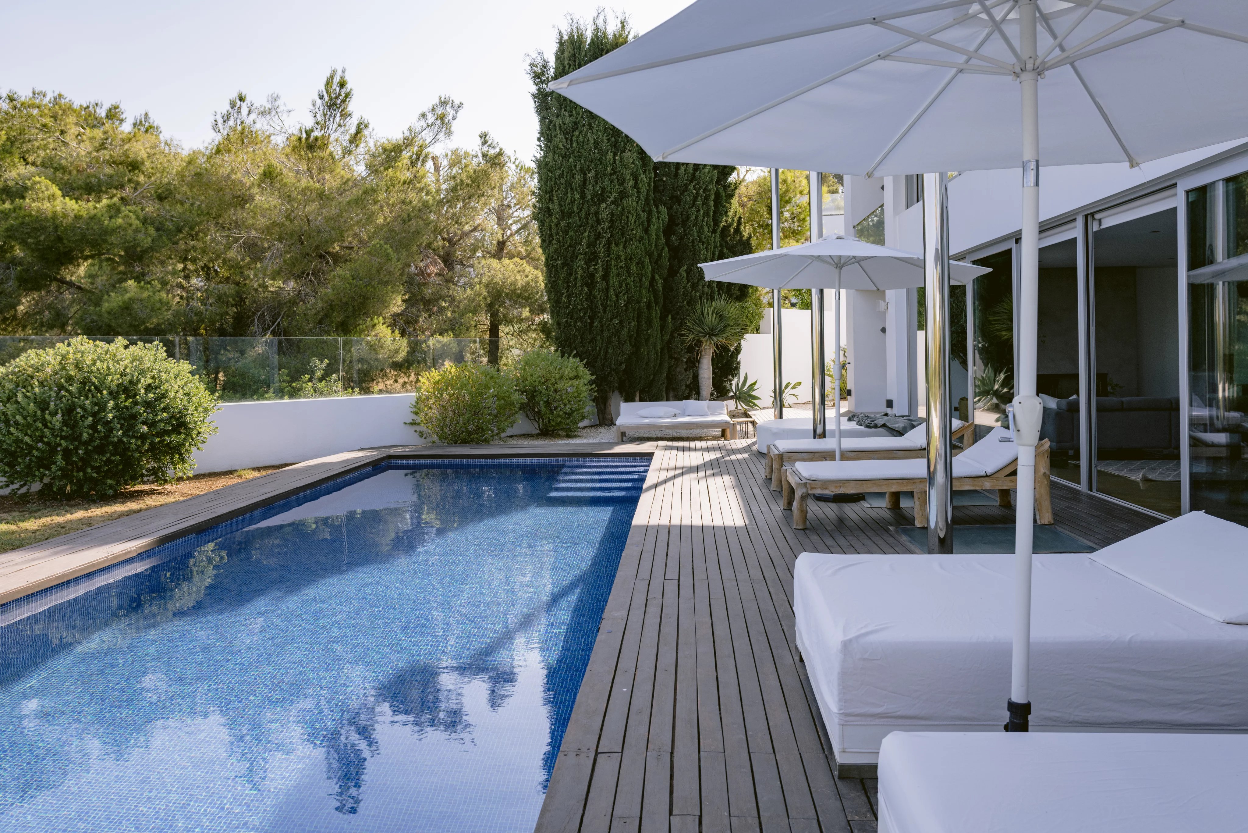 Luxury villa with sea views in the exclusive urbanisation of Vista Alegre.