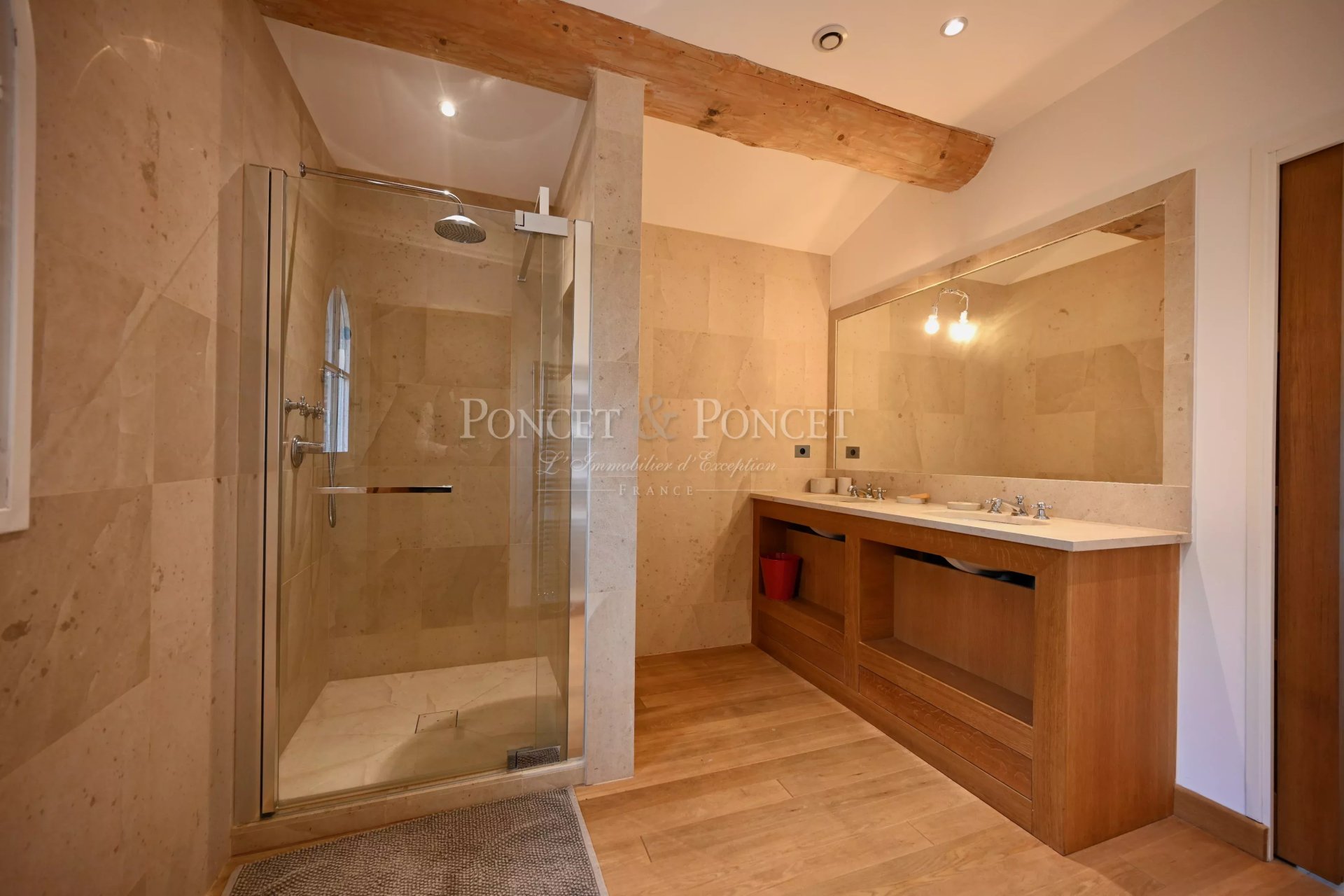 6 Bedroom Villa/Townhouse's Image 11