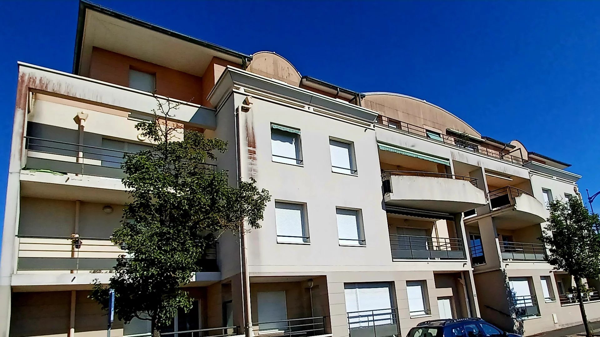 Grand T2 meublé avec balcon et parking