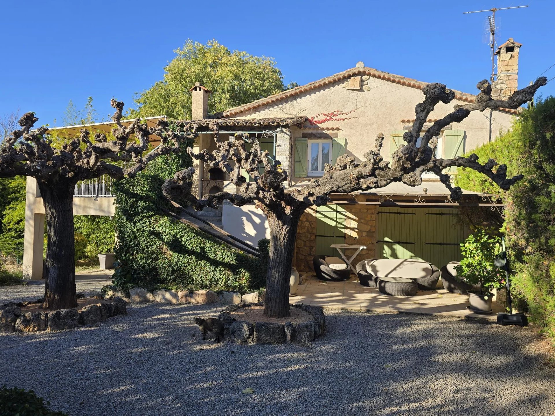 CHARMING NESTELD VILLA IN PICTURESQUE HAMLET