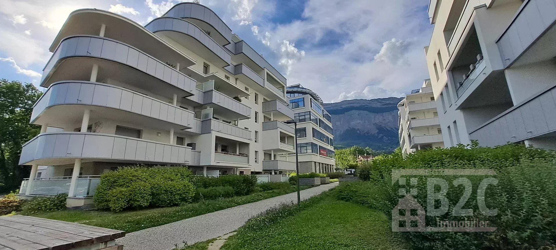 T3 meublé avec terrasse + garage box (Meylan)