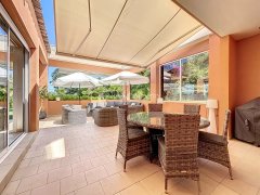 Villa for sale in Mandelieu in private domain with partial sea view — photo 5 of 7