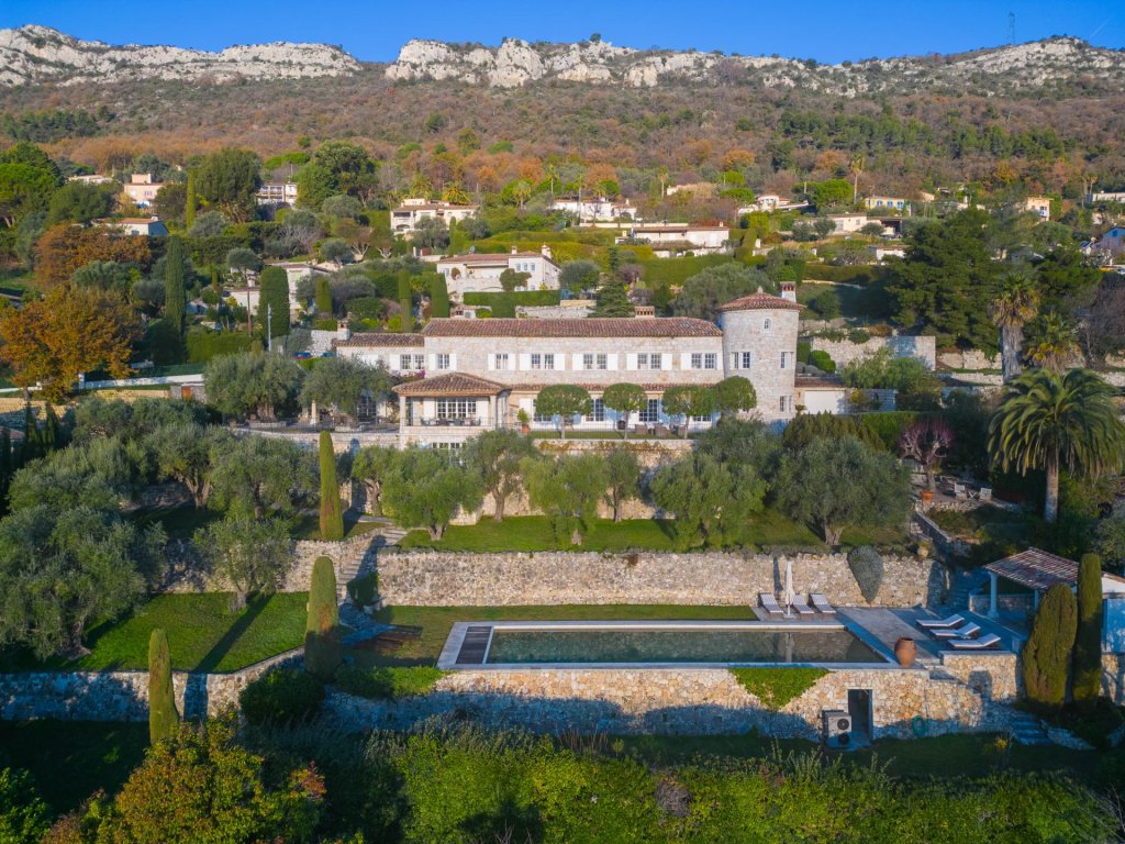 Villa for sale in Vence — Luxury Stone Mas in Vence: Legacy Family Estate with Sea Views